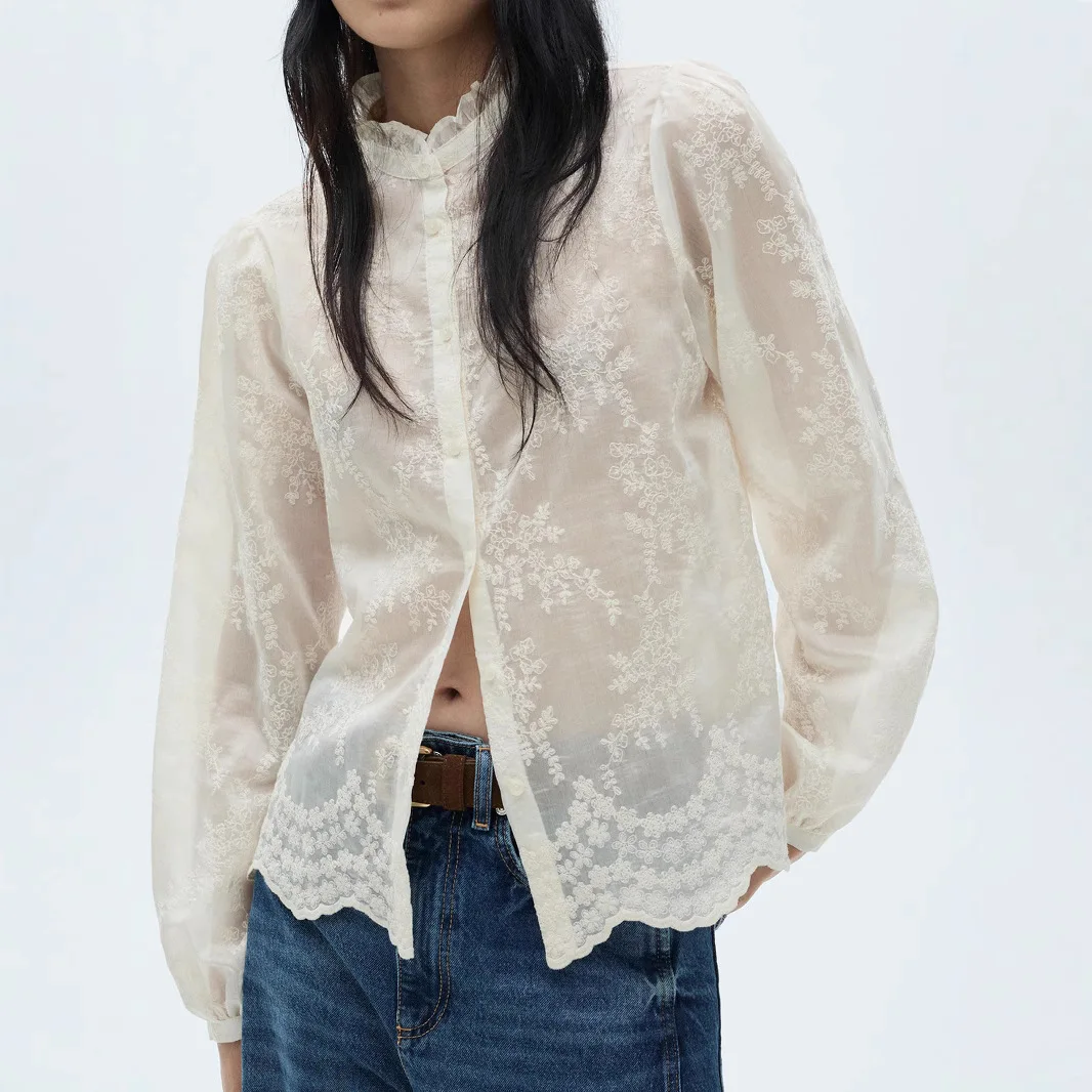 Blusa Feminina Nova de Primavera com Bordado Pesado, Gola com Babados, Manga Longa, Semi-Transparente, Camisa Elegante com Botões