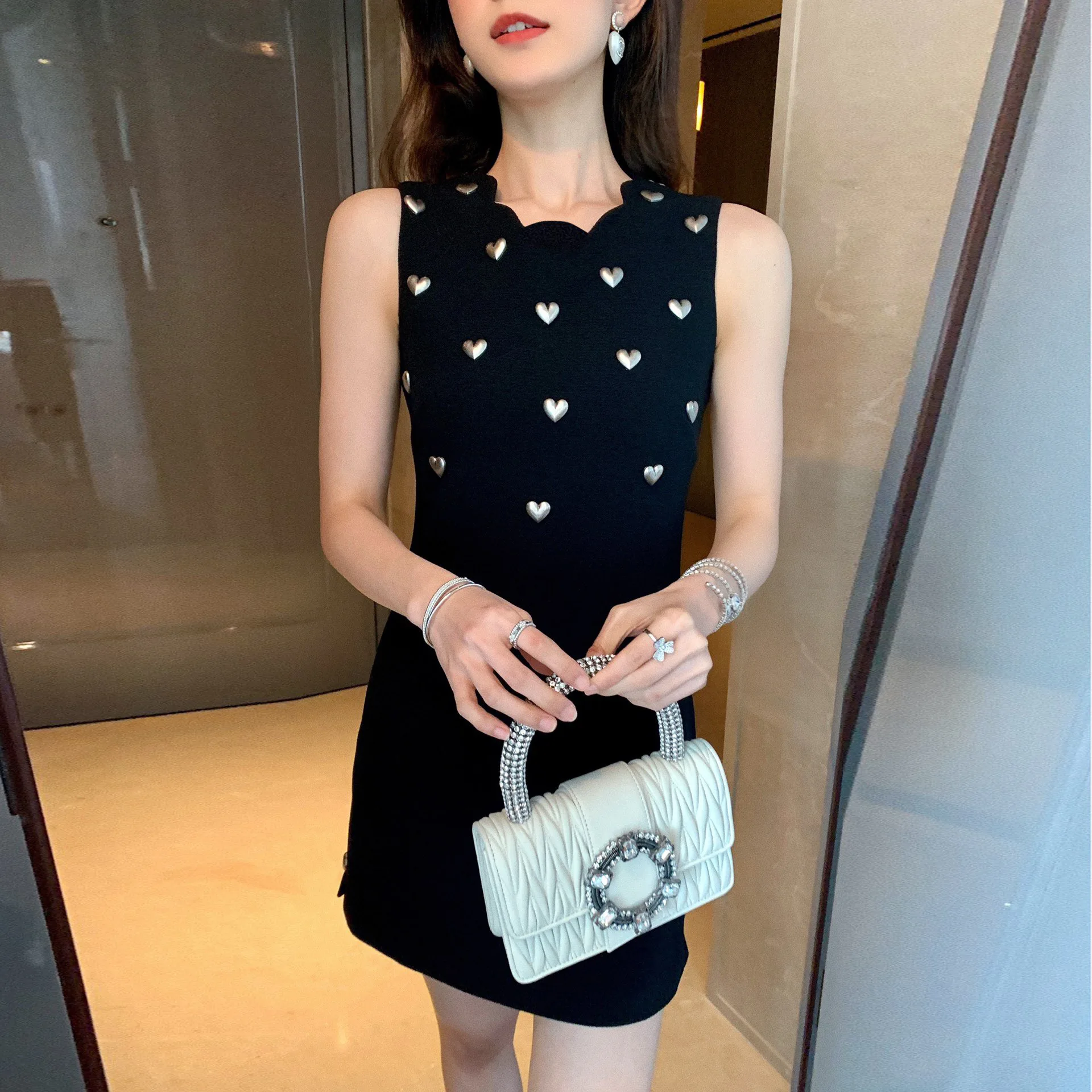 

French Elegant Love Heart Decoration Waist Closing Slim Fit Dress for Women's Summer New Style Luxury Party Sleeveless Dresses