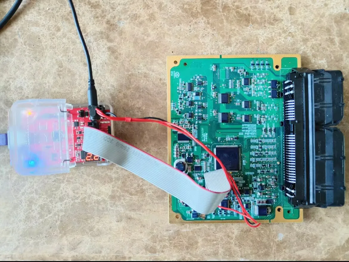 For Infineon programmer, the latest hardware V3.1, support official website software synchronous upgrade, Chinese version (plus
