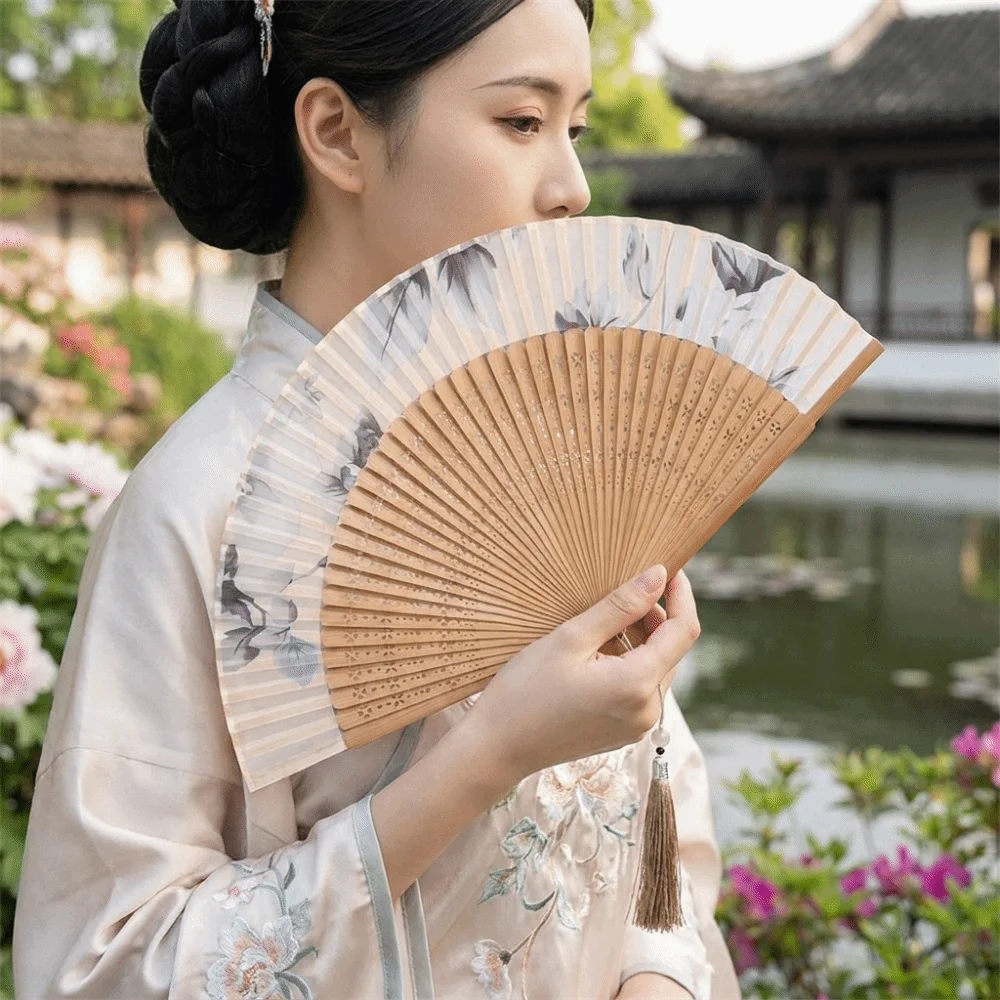 Elegent Antique Folding Hand Fan Hollowed-out Portable Chinese Style Fan with Tassel Decorative Fan Dance Performance