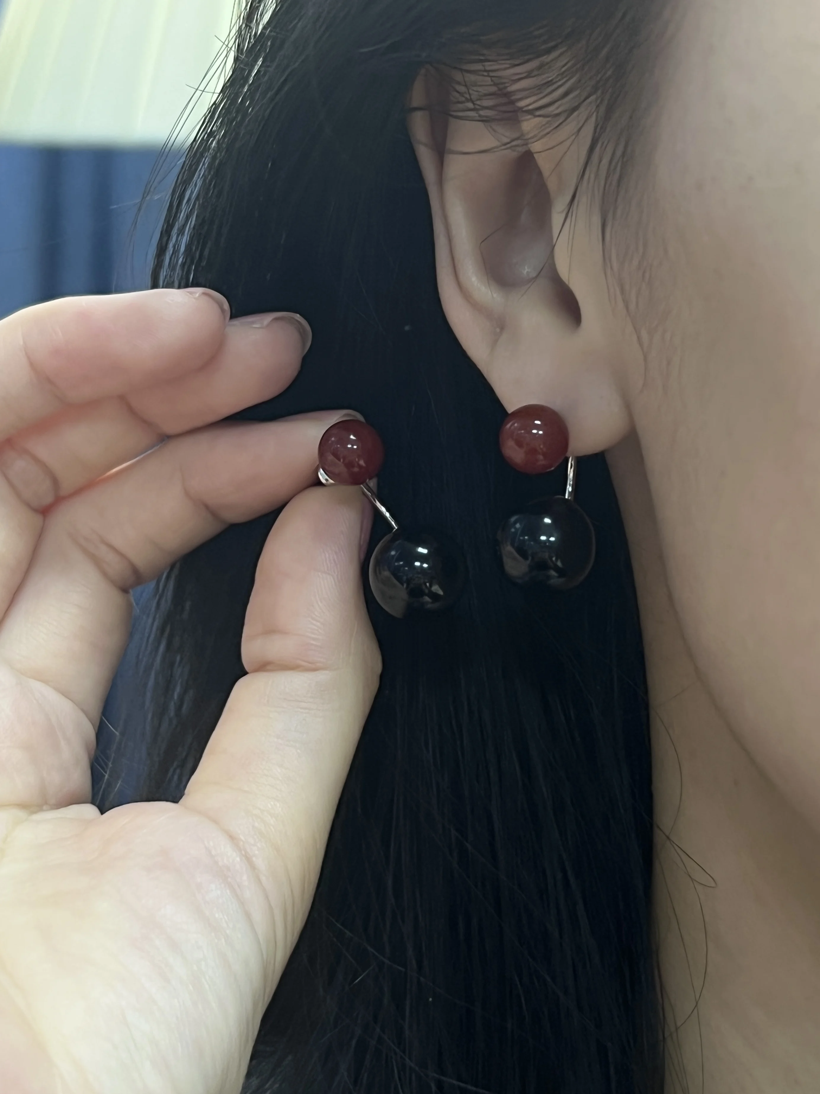 Koreaanse mode S925 dubbelzijdige zwarte agaat oorbellen voor dames, druppelvormige ronde kralen, anti-allergische oorbellen