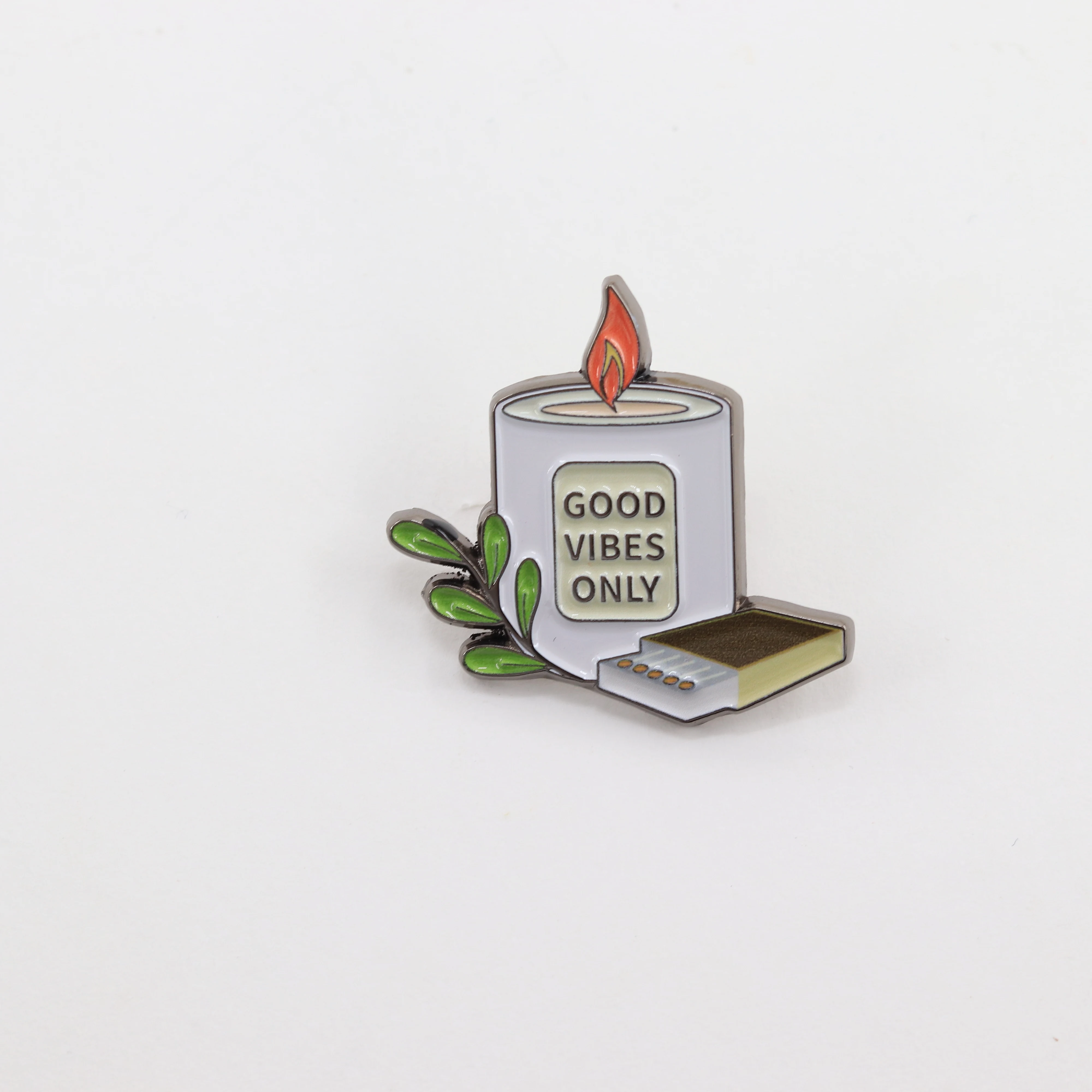 Good Vibes Only Kerzen- und Zündholz-Emaille-Brosche Positives Zitat Niedliche Anstecknadel Tägliches Mode-Accessoire Geschenk für Liebhaber des Vibe-Centric-Stils – Detail 10