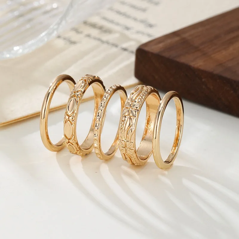 Vintage Goldfarbenes Muster Geschnitztes Stapelbares Ringset Geeignet für den täglichen Gebrauch, Festivals, Partys Schmuckzubehör Unisex