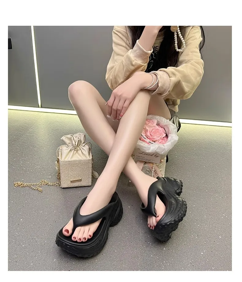 

6cm thick bottom fashionable and versatile 2026 summer new style height-increasing EVA anti-slip wear-resistant beach flip-flops