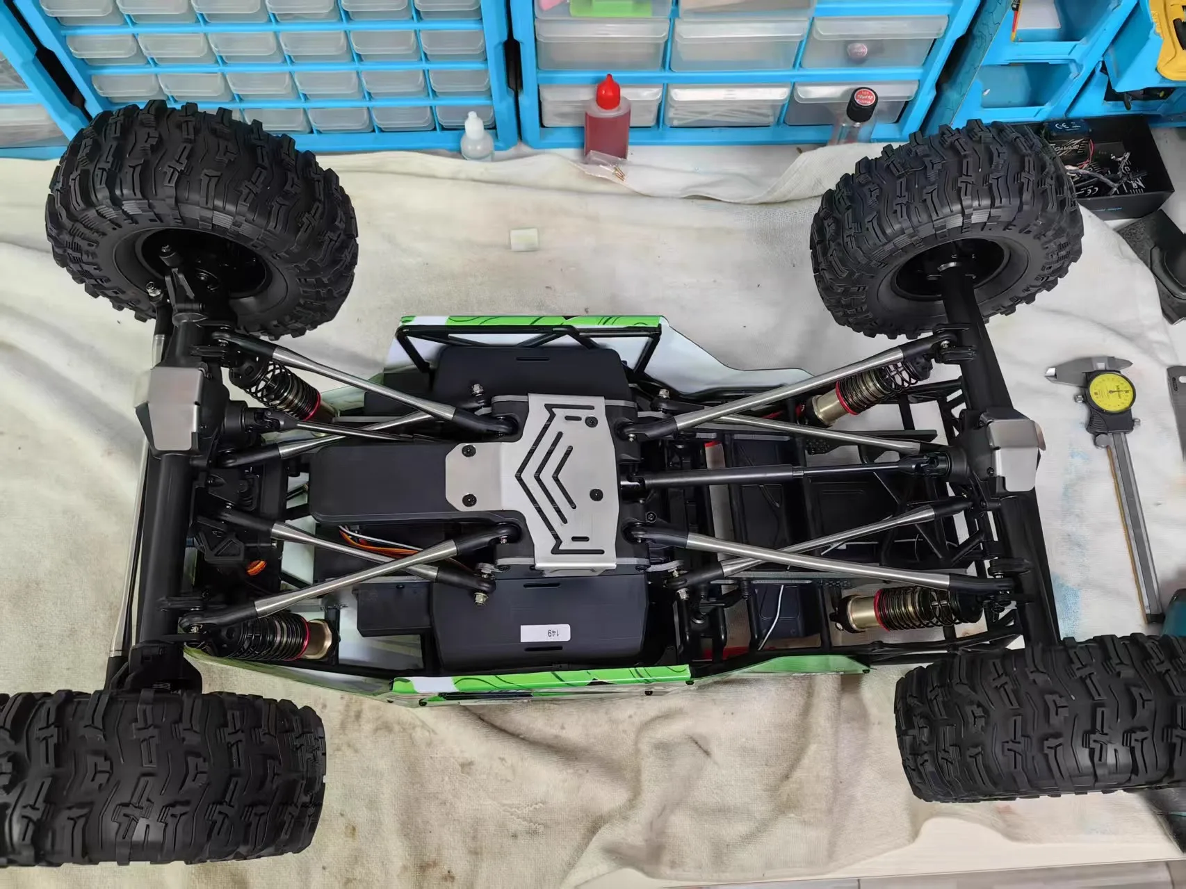 

YK 4061 Climbing Vehicle Chassis Armor Protective Plate Stainless Steel Scratch resistant Bottom Armor