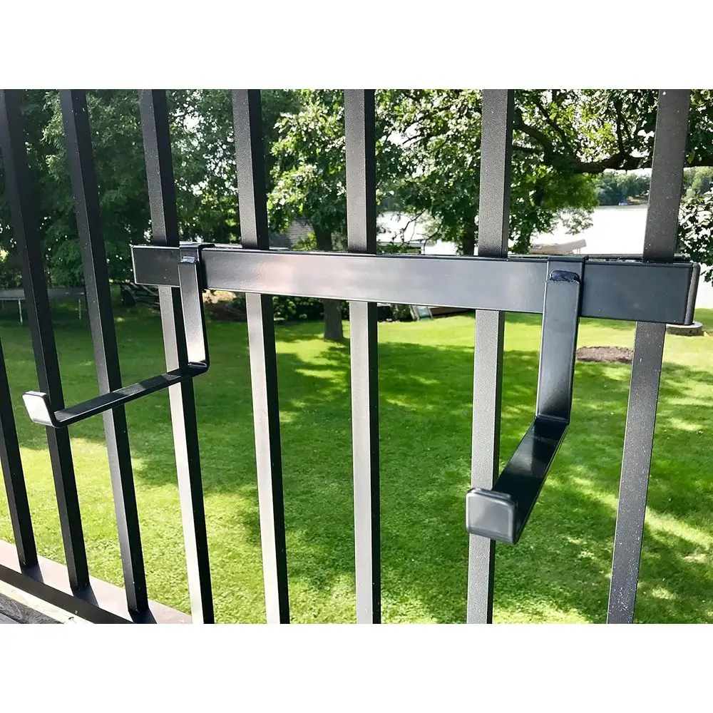 

Крепеж для кашпо на перила террасы, 16 шпинделей