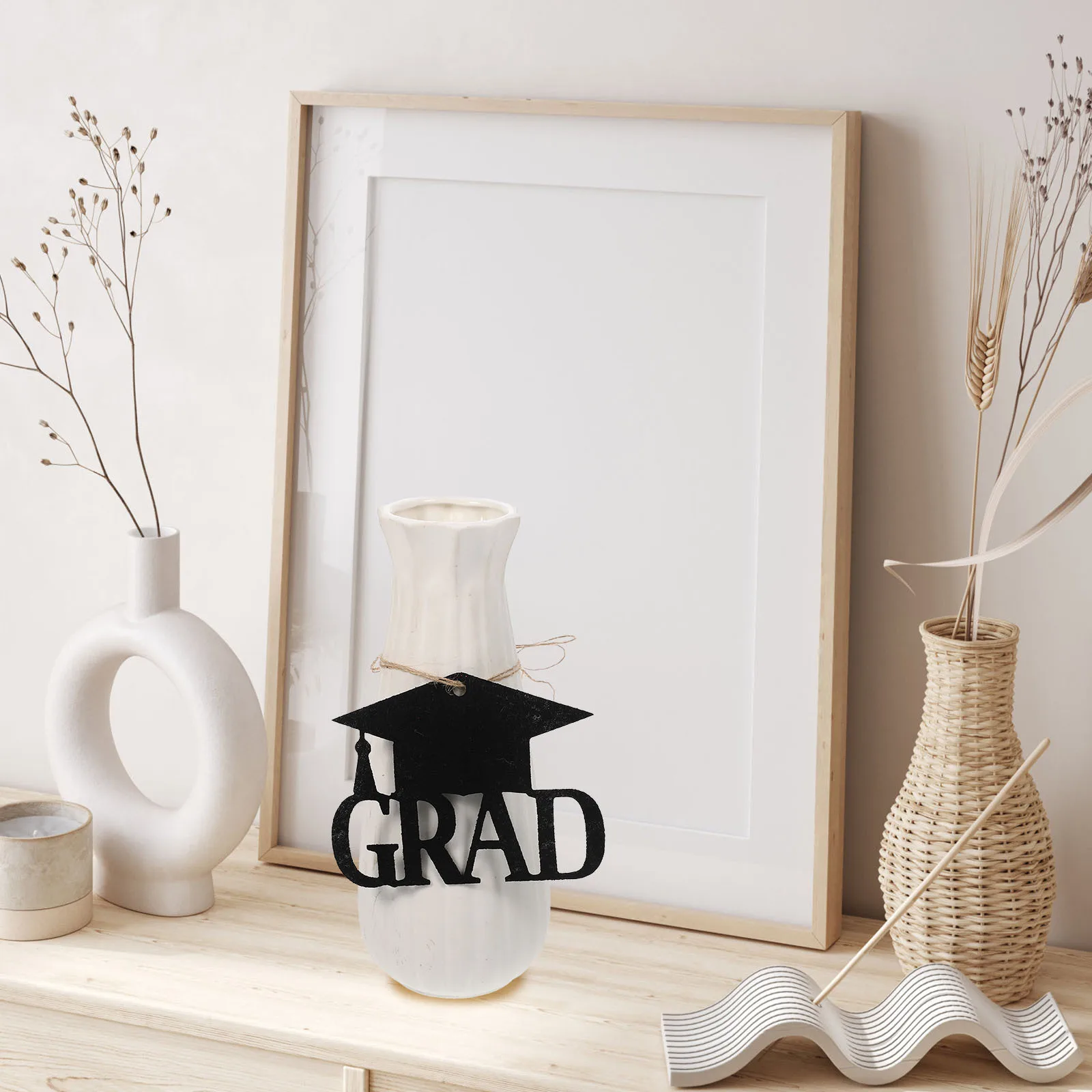 

18pcs Graduation Gift Tags 2023 Grad Party Decor Nonwoven Hanging Tags For Senior Celebration Party Supplies