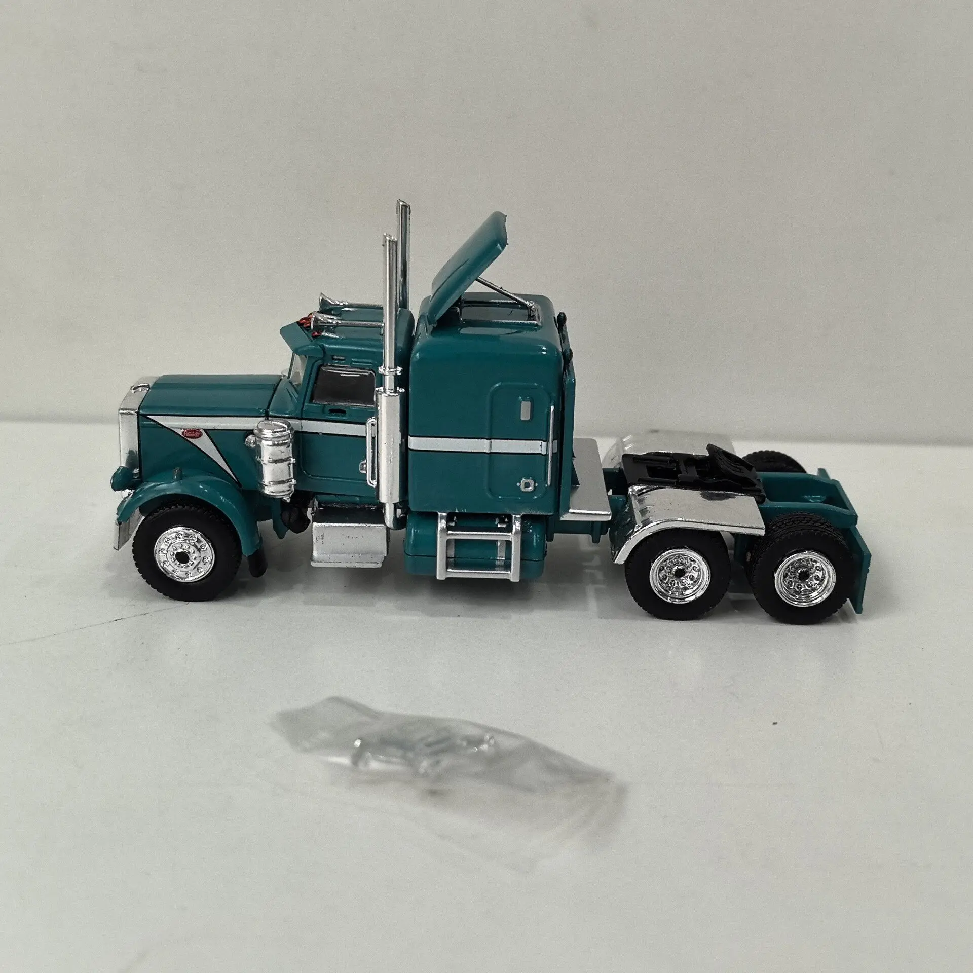 BREKINA HO 1/87 Scale PETERBILT 359 Tractor Truck 13 Plastics Car Model
