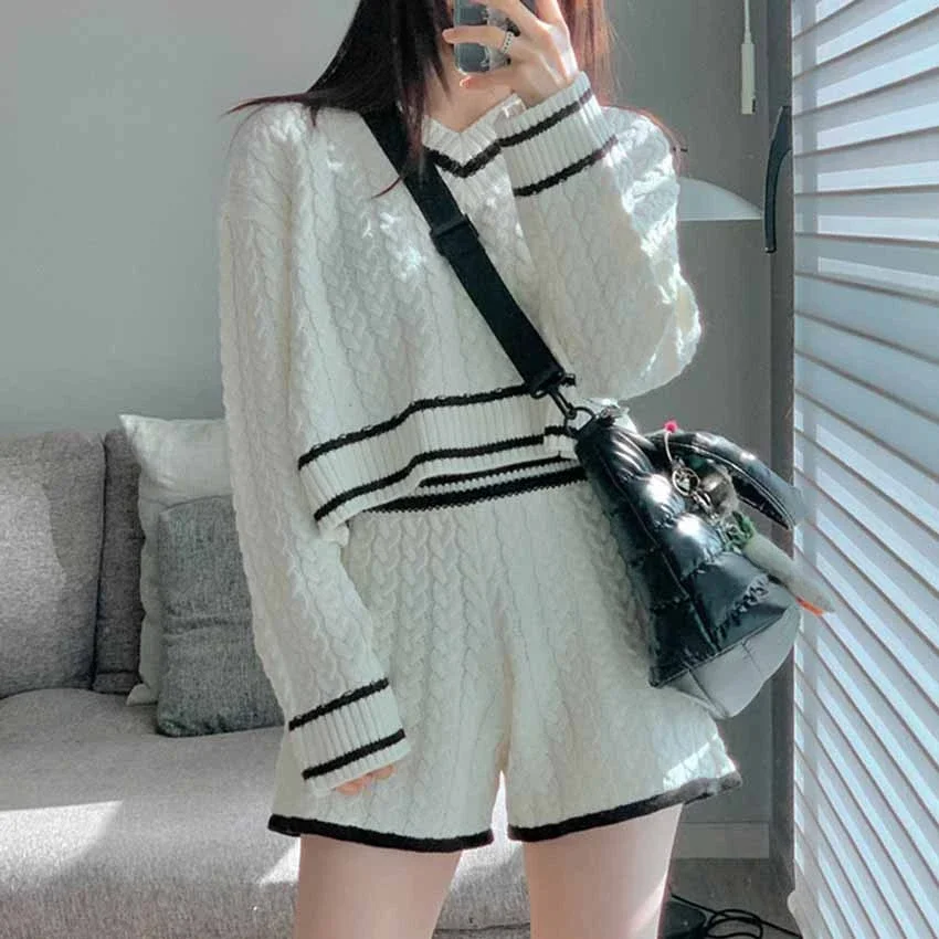 V-neck Knitted Sweater+Niche Versatile Shorts Fashion Set Women's Two Piece Set 2024 New