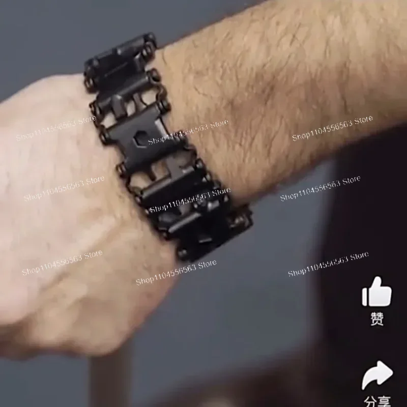 ​ ​ سوار البقاء على قيد الحياة متعدد الأدوات للرجال، معدات المغامرات الخارجية مع أدوات متكاملة لحالات الطوارئ والبقاء على قيد الحياة