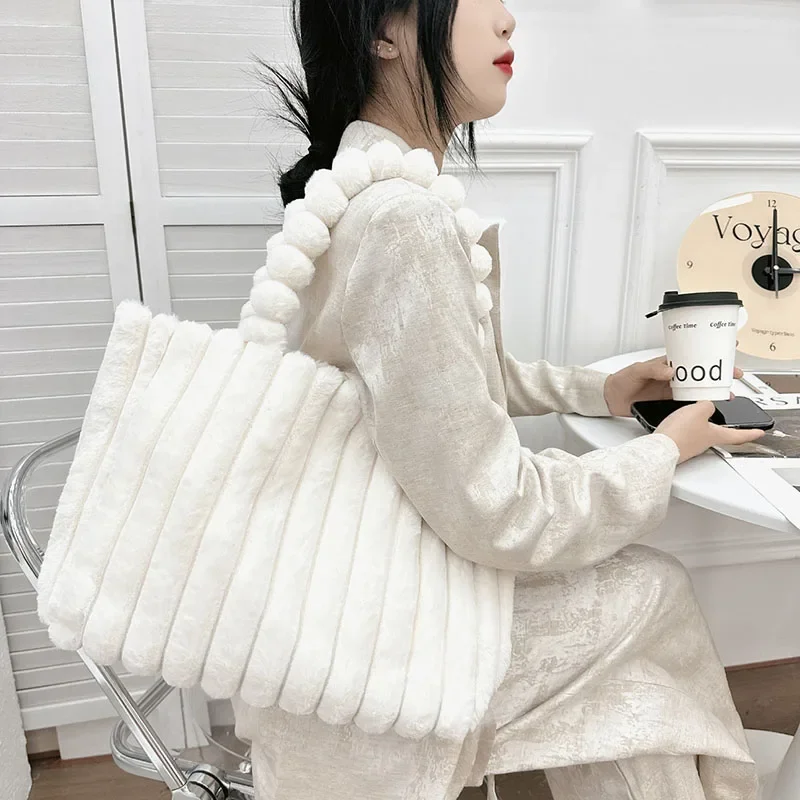 

New Fashionable Flow Large Capacity Casual Lightweight Corduroy Bag Fashionable Street One Shoulder Handbag Women Plush Tote Bag