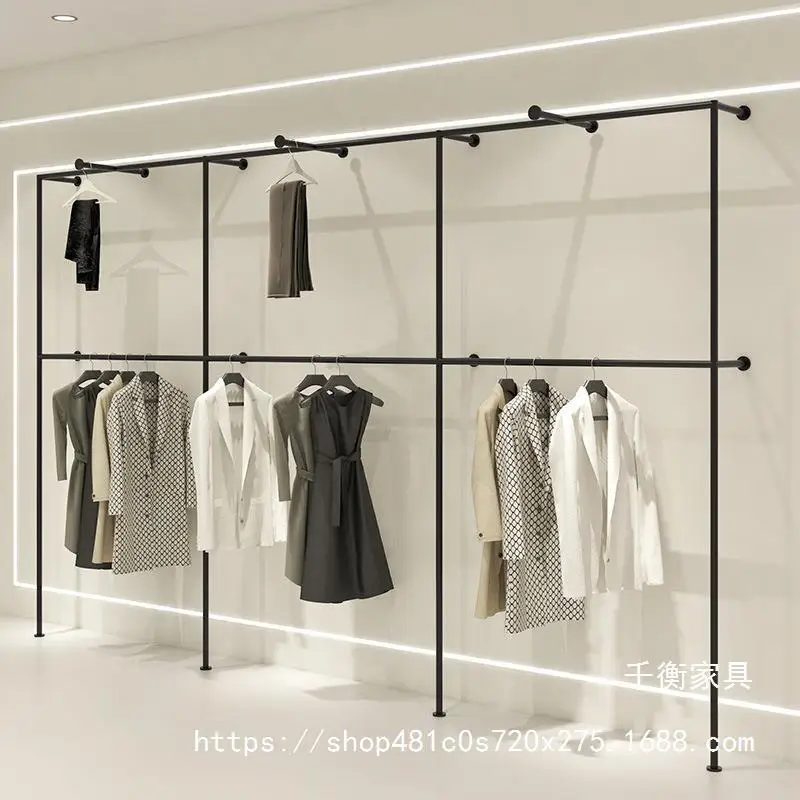 Two layers of clothes shelves on the upper wall, household cloakroom, double layers of clothes poles, black display against the