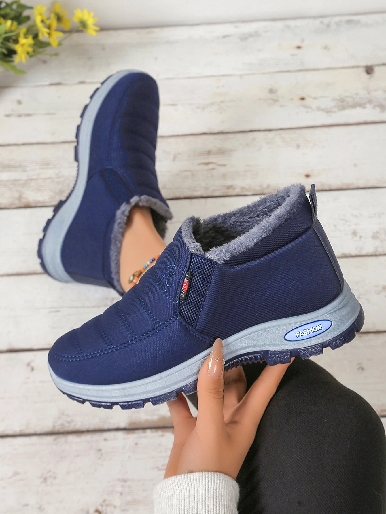 Men's and Women's Identical Winter Cotton Shoes, Warm Snow Boots, Anti-Slip and Lightweight. Free Shipping Shoes.
