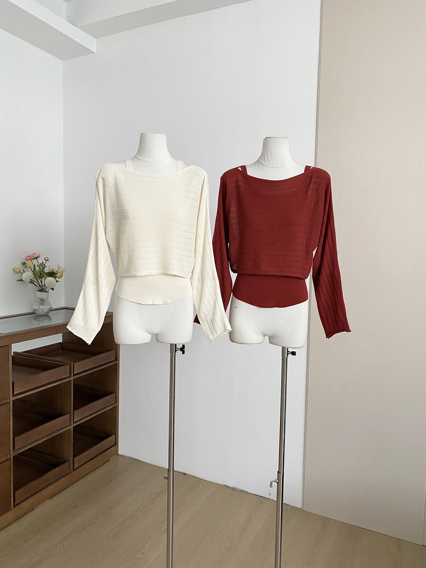 2026 Autumn New Korean Style Long Sleeve Knitted Sun Protection Cover up Set with Strap Vest Inner Wear Fashion Set for Women