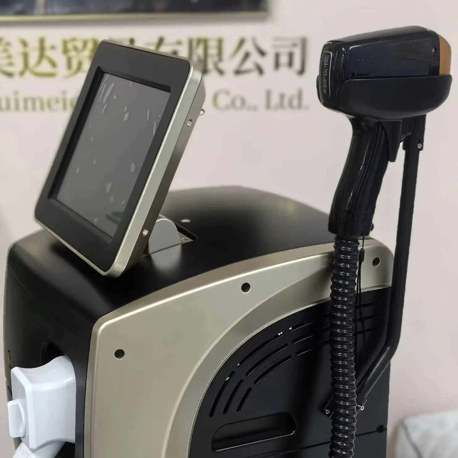 

808nm Diode Hair Removal Machine 755 810 1064 Triple Wavelength Permanent Painless Hair Removal Device for Salon Use