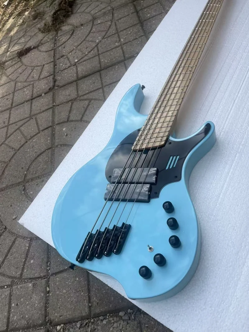High quality 5-string electric bass，Maple fan fingerboard，Light blue body，Active electronics，Black hardware, free delivery