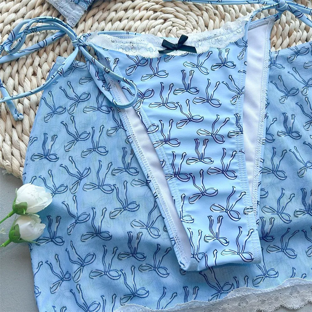 Blaue Schleife, bedruckt, Neckholder, String, Dreieck, Bikini-Sets, 3-teilig, Miniröcke, Vertuschungen, sexy Badeanzug, Damen, Urlaub, Spitzenrand-Badebekleidung