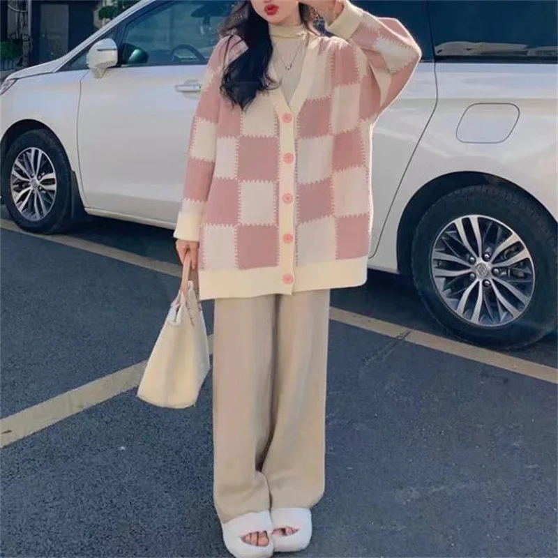 Jesienna sweter dziergany damska koreańska modna w stylu Retro w kratę z dekoltem w szpic jednorzędowa luźna kardigan typu Oversized kurtka