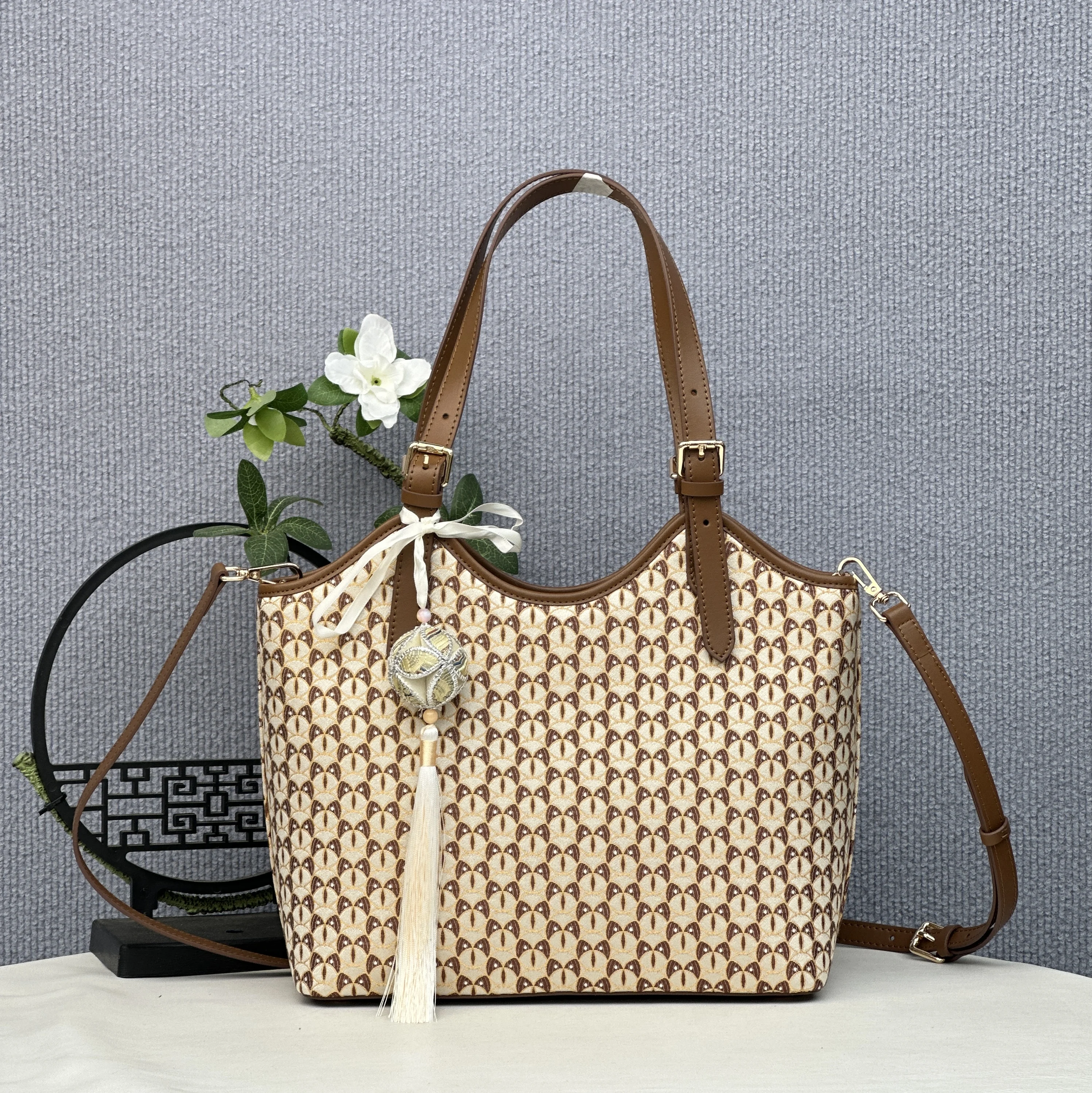 bolso-tote-versatil-de-moda-Etnica-de-guangxi-estilo-zhuang-jin-con-correa-larga-en-forma-de-u-para-llevar-bajo-el-brazo-o