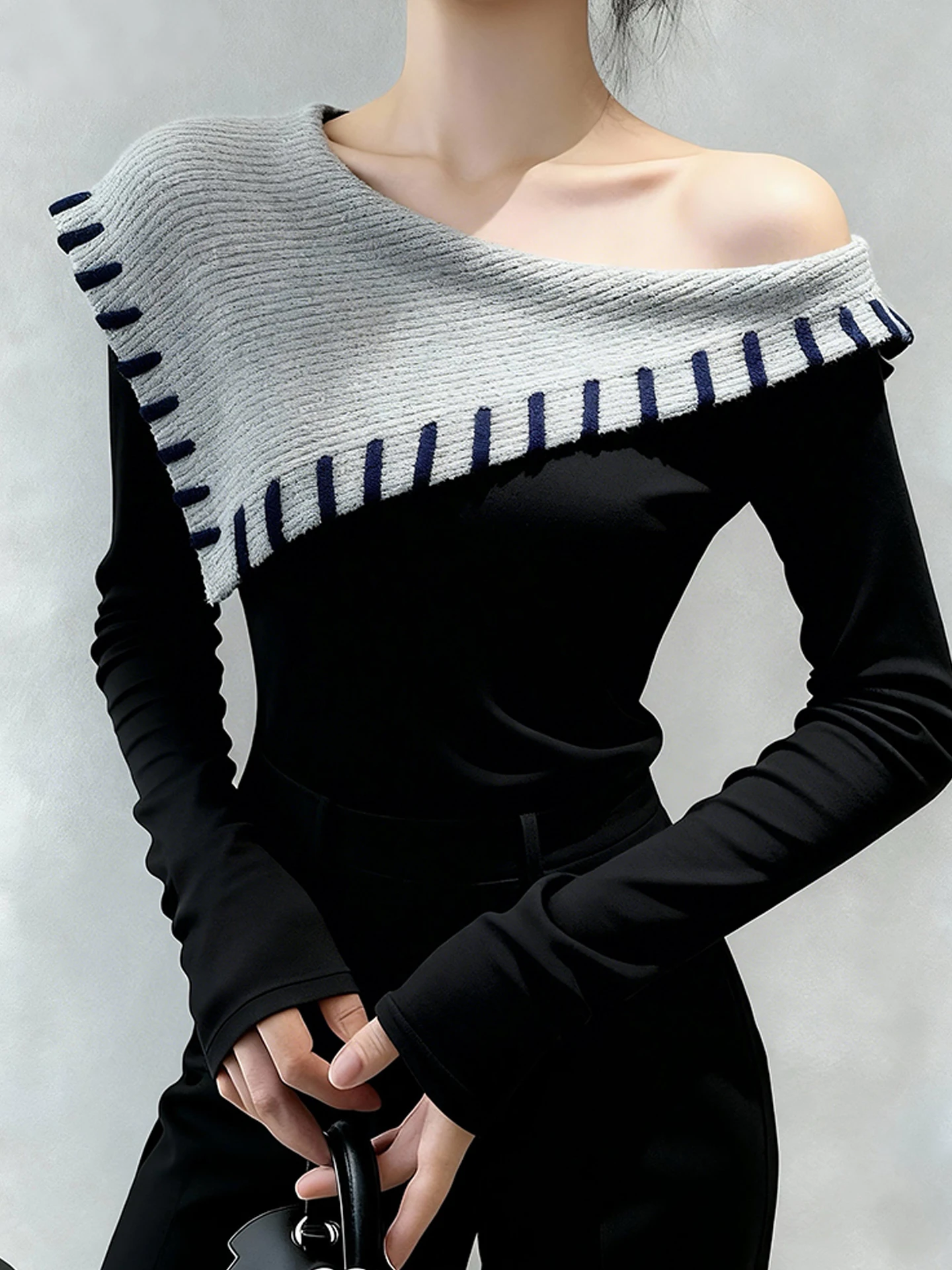 

Slimming Long Sleeve Knitted Sweater Color Block Design Fashionable Age Reduction Winter Versatile Commute Style Korean Version