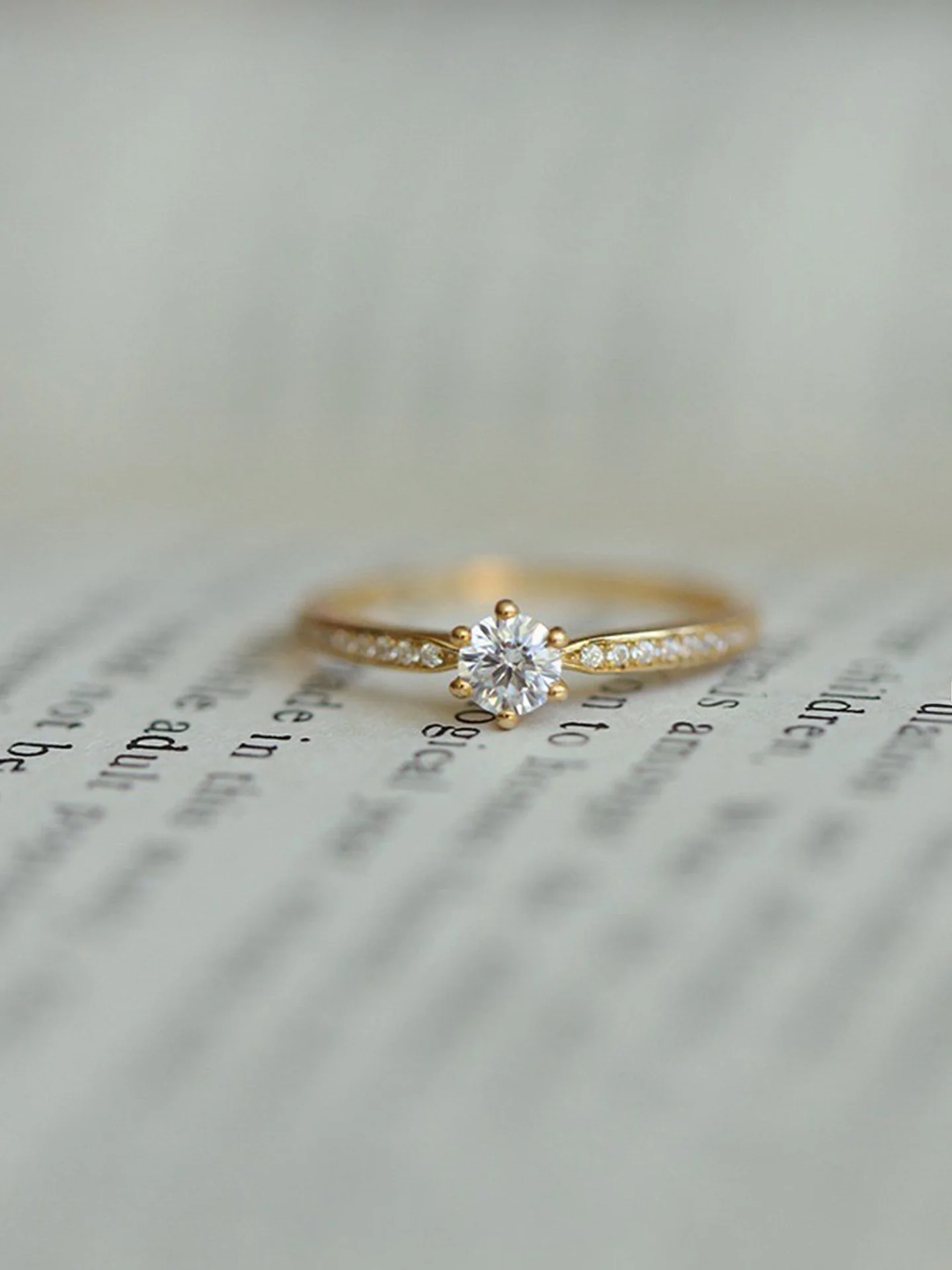クラシックな六爪リング-s925シルバーに4kゴールドメッキ-ジルコン結婚指輪-スタッカブルリング-高級感あふれる万能なレディースギフト
