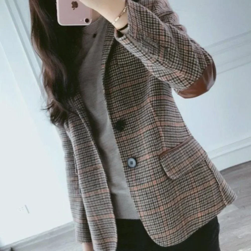 Jacket Slim Crop Blazer Woman Korean Style Skinny Long Sleeve Short Coats for Women Chic and Elegant Youthful Clothes Outerwears