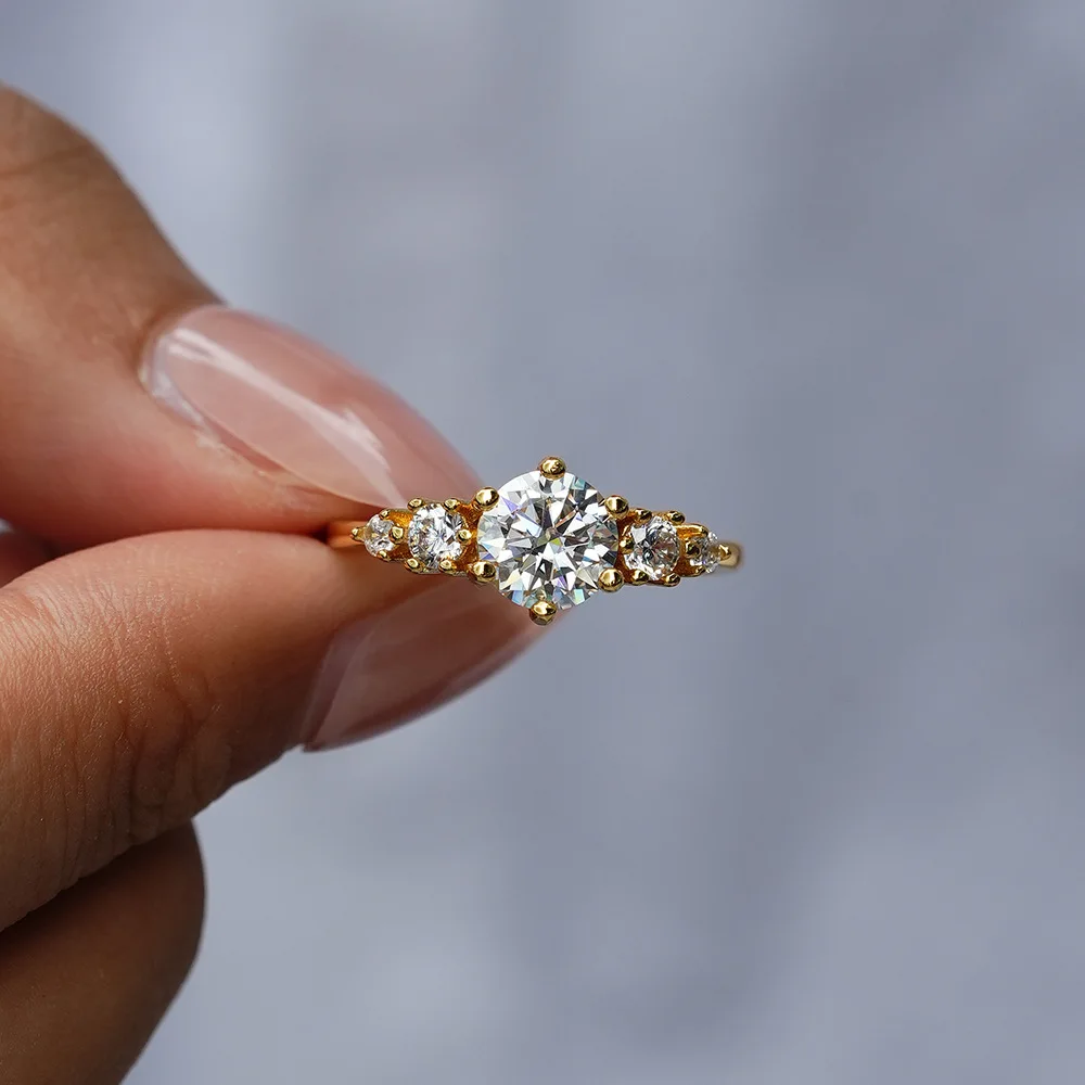 

French Style Light Luxury High-end Design 18K Gold Ring, Moissanite Women's Fashionable and Versatile Platinum PT950 Jewelry