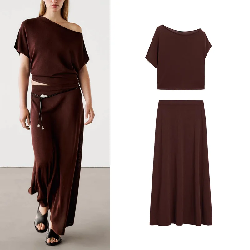 

Модный женский комплект: вязаный топ без рукавов и длинная юбка прямого кроя