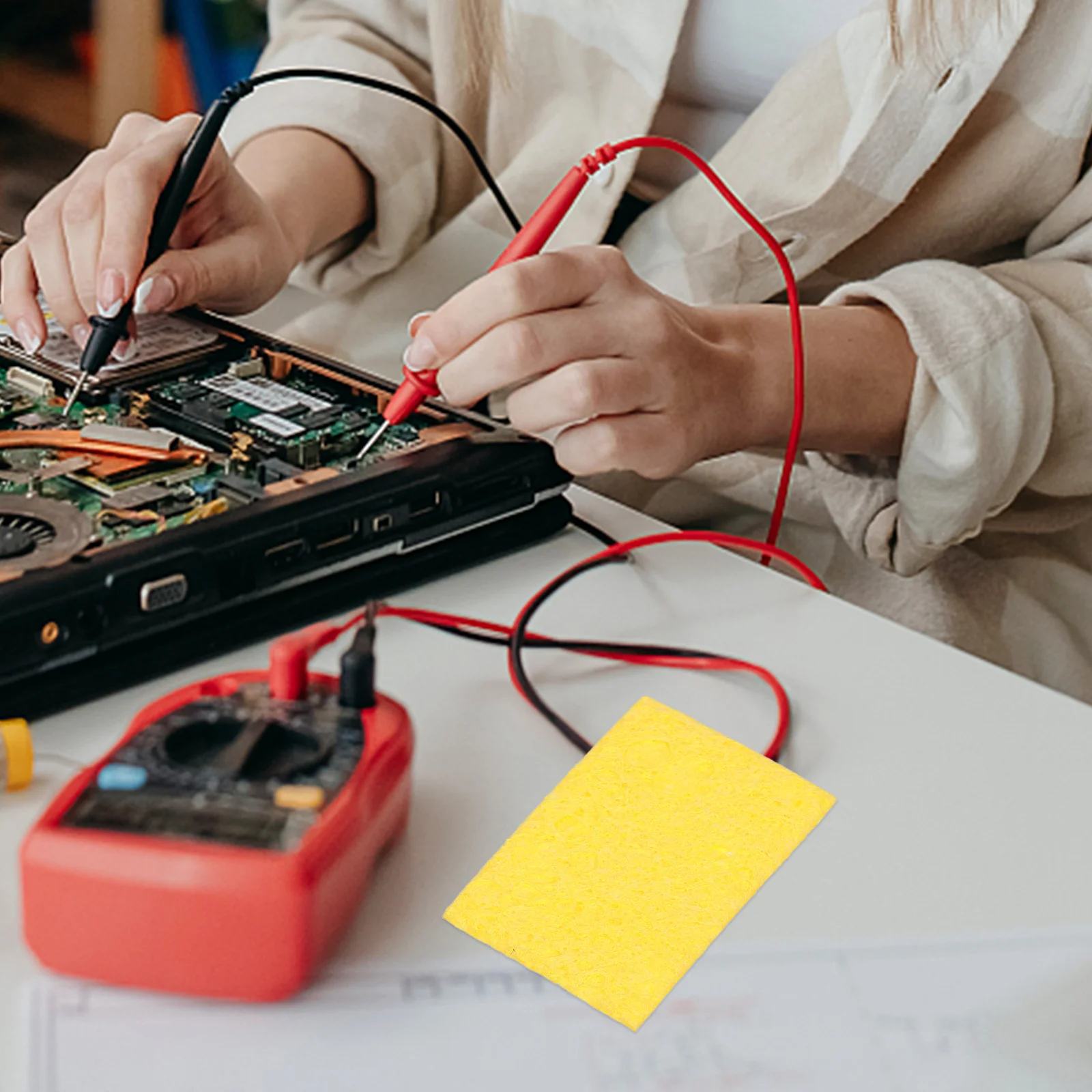 

100Pcs Heat Resistant Soldering Iron Sponge Replacement Cleaning Pad for Solder Tip Maintenance Soldering Iron Care Accessory