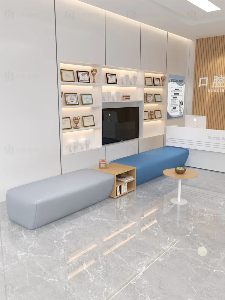 الاستقبال والترفيه في منطقة الصالة، ومقاعد ضيقة لمتجر الحلاقة في انتظار كراسي الأريكة الطويلة الصغيرة