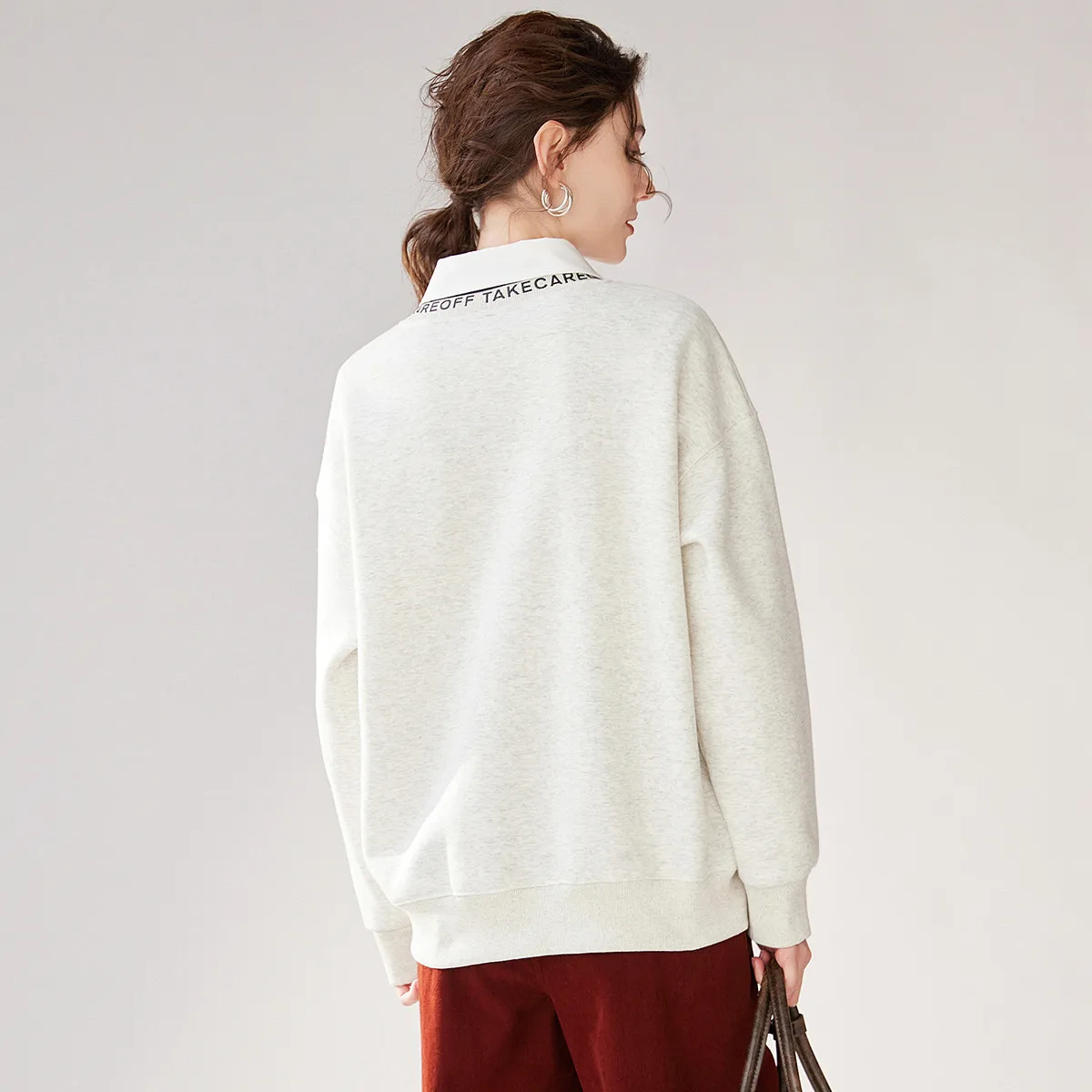 LOUIS YAO 2025 Winter Letter Printed Velvet Thick Hoodie Round Neck Micro Elastic Loose Shoulder Sleeve Women's Hoodie