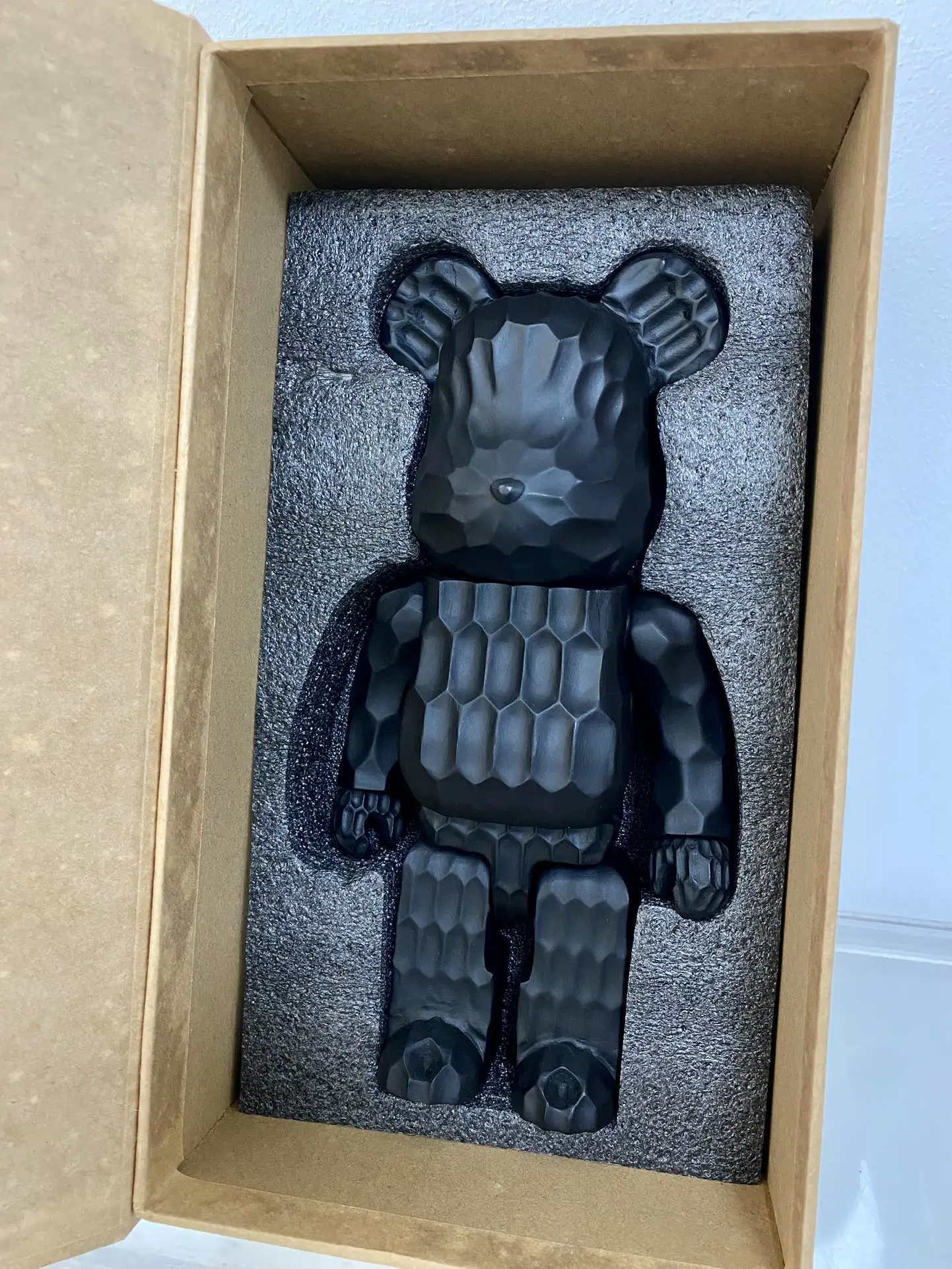 Bearbrick 400% ไม้มะเกลือผิวรูปหมีความสูง28ซม. ข้อต่อทำด้วยมือทำจากไม้เนื้อแข็งสามารถหมุนตุ๊กตาของขวัญได้