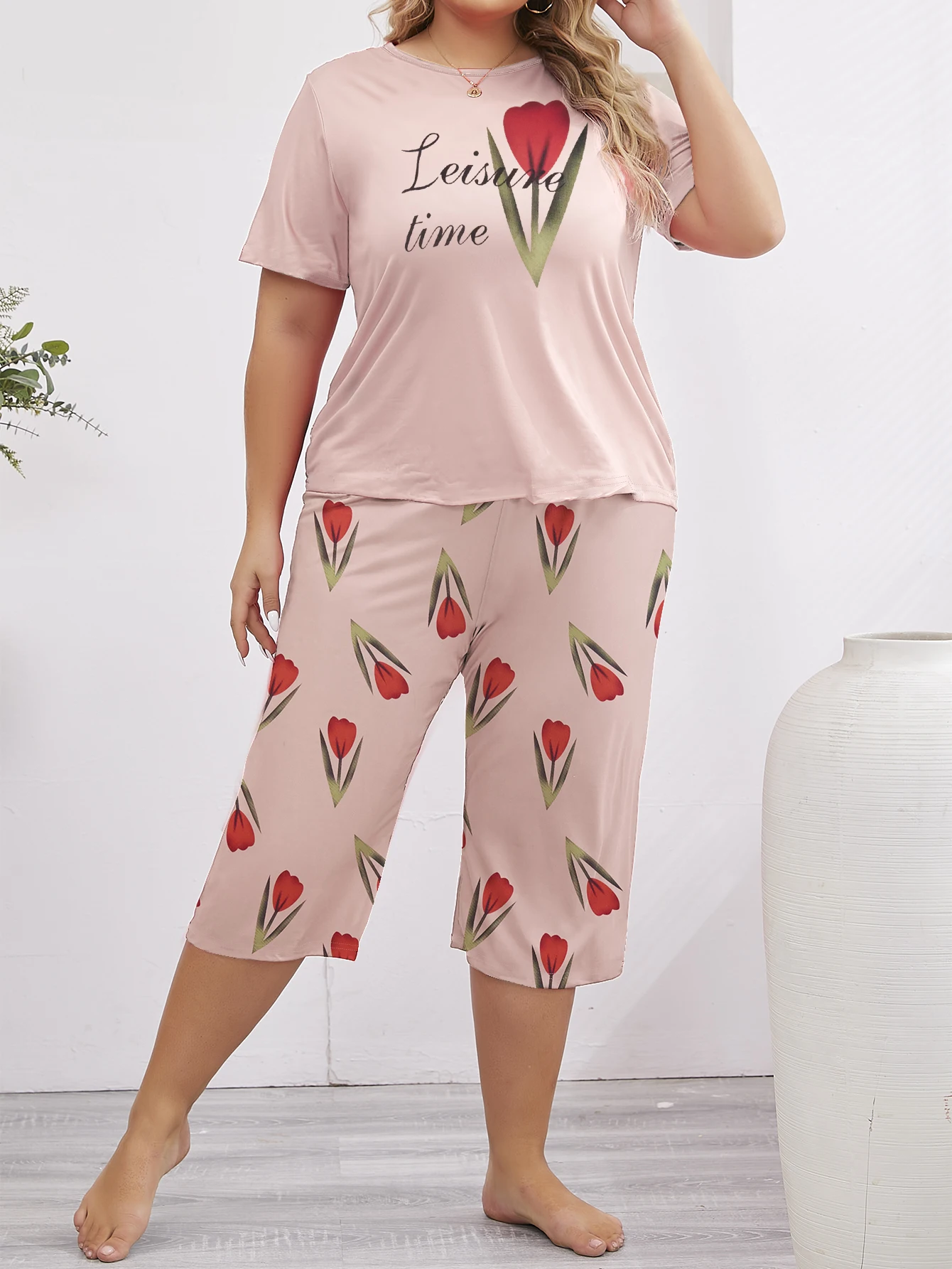 Large size women\'s pajamas home clothing loose and comfortable floral print round neck short sleeved T-shirt&cropped pajamas set