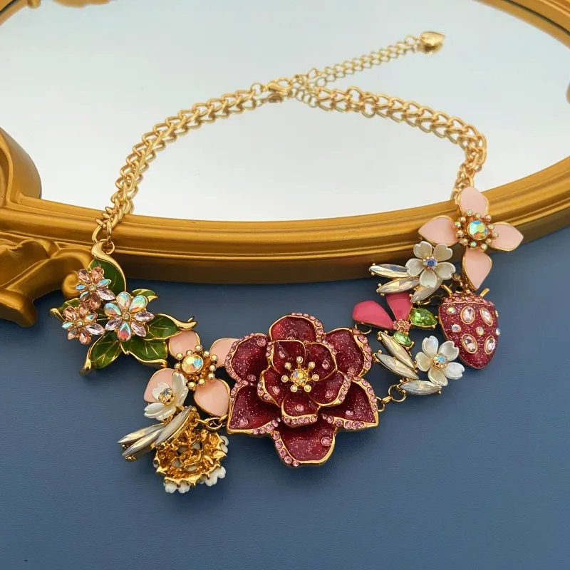 

Middle-aged Vintage Jewelry Full of Rhinestone Flowers Heavy Big Necklace Jewelry Gorgeously Red Flower Necklace for Women