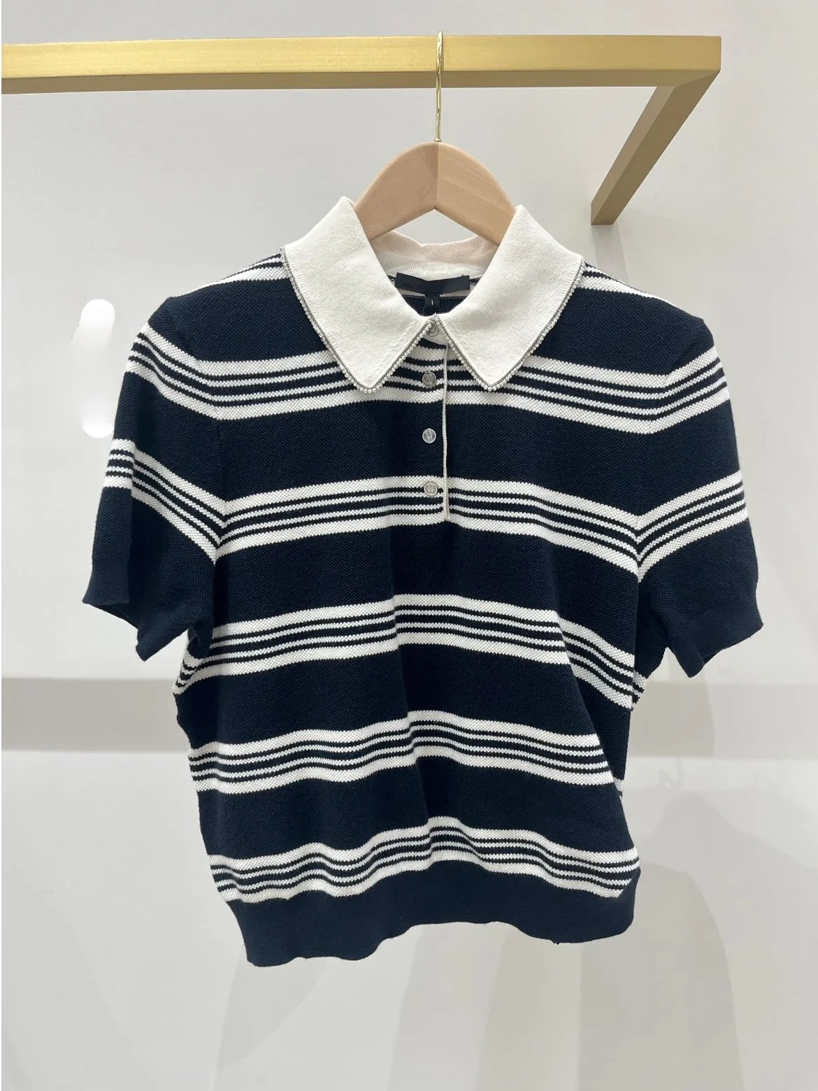 

Heidd Early Spring 2026 College Style Color Block Neck Short Sleeve Striped Knitwear Casual Leisure Fashion Women's Top