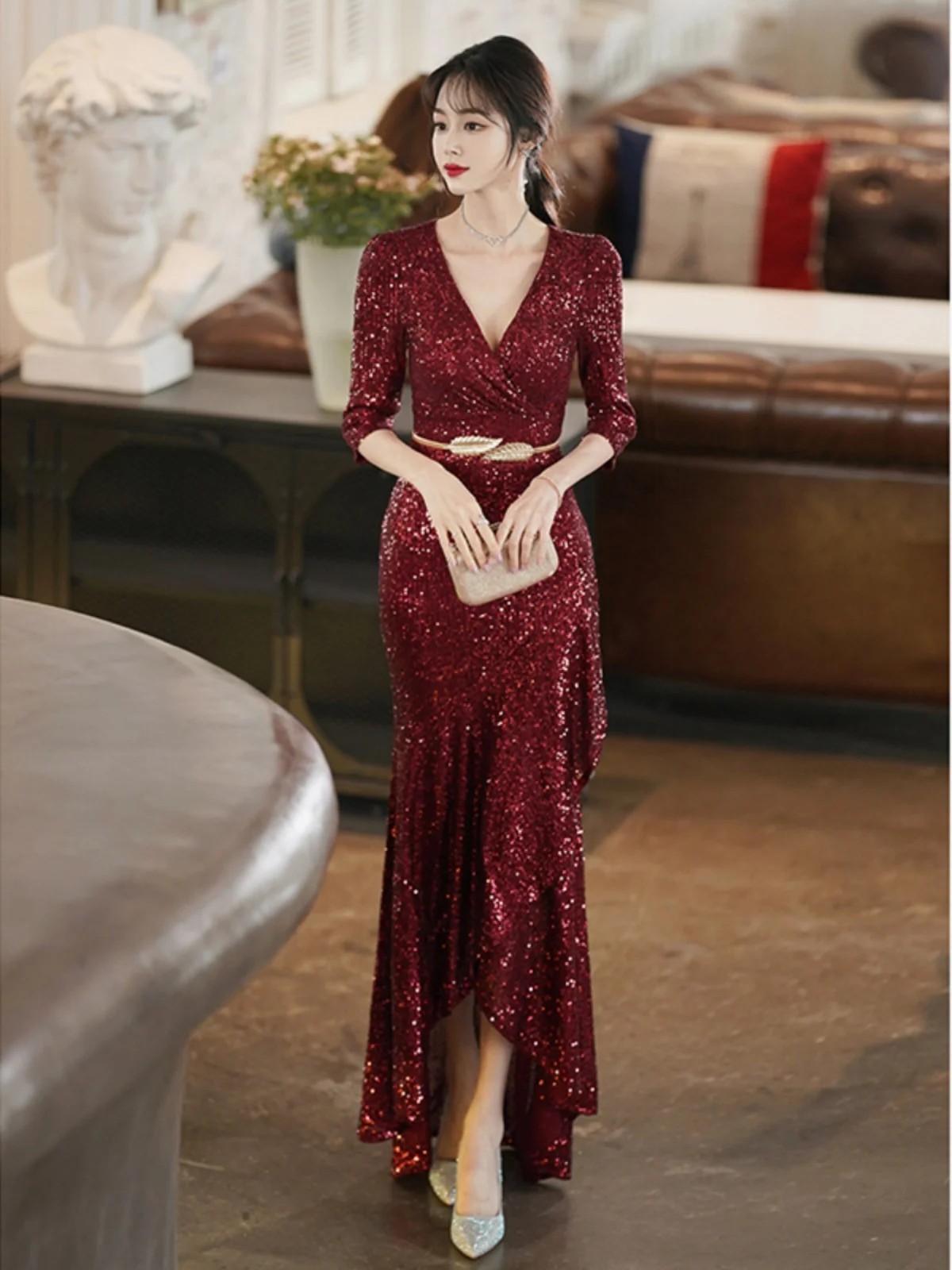 

Элегантное красное вечернее платье для женщин: легкое, роскошное, фасон «рыбий хвост» для важных мероприятий и ежегодных конференций