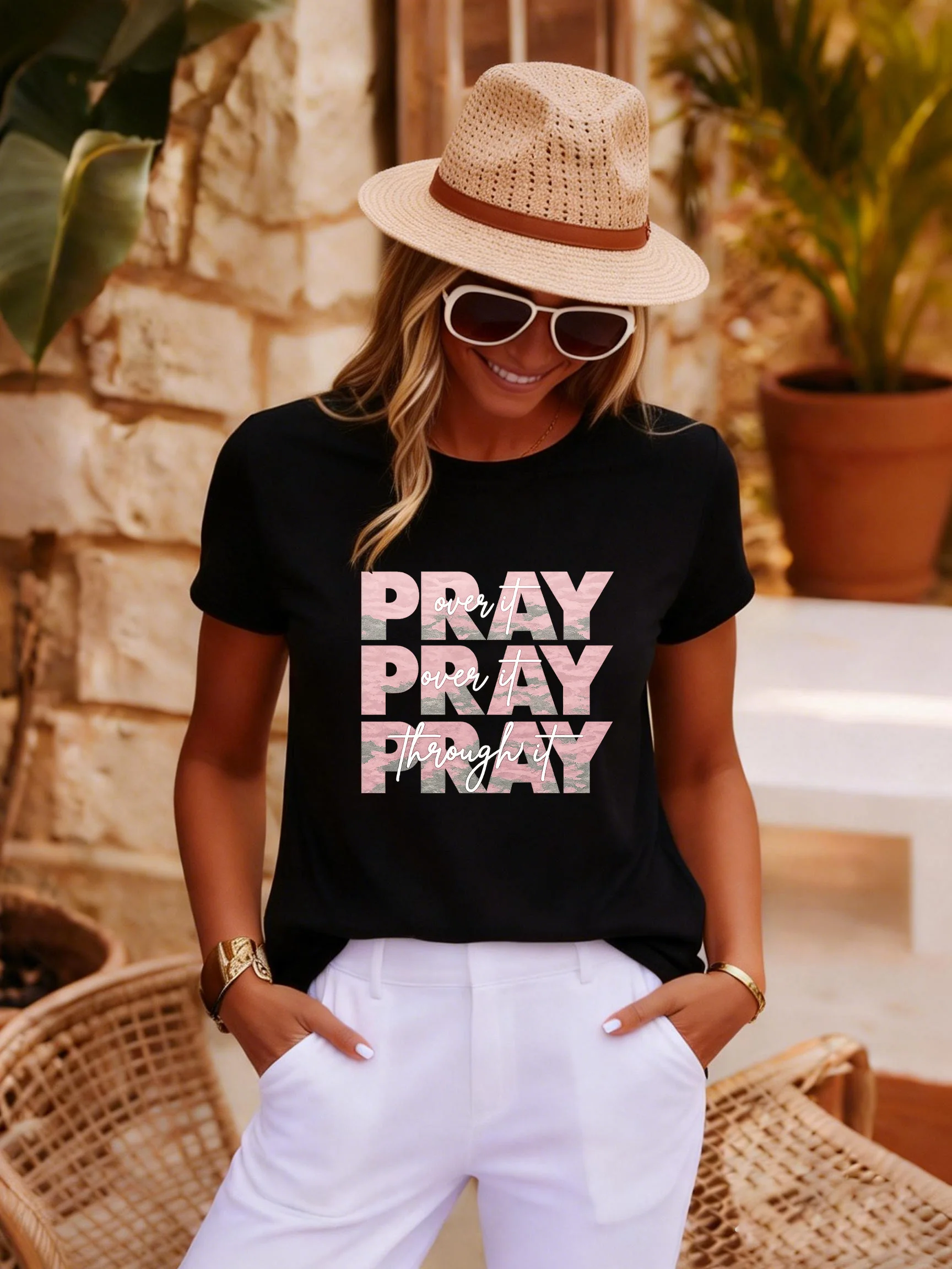 

【WZM104168】Футболка с камуфляжным принтом и надписью "Pray Over It Pray Through It" — женская повседневная футболка с круглым вырезом и короткими рукавами, летняя модная футболка