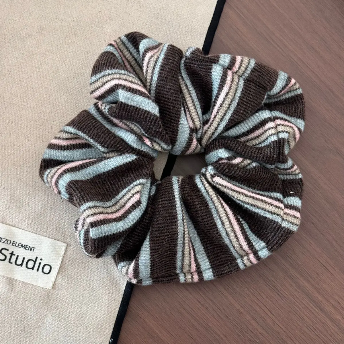 

Красочные вертикальные полосатые толстые кишечники, круг для волос, модный темпераментный тканевый пучок, веревка для волос, женские высококачественные аксессуары для волос