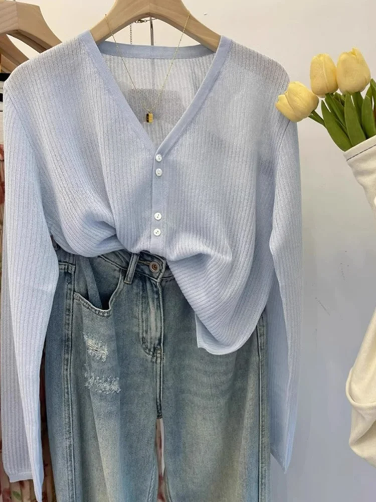 

Корейский мягкий уютный вязаный кардиган с V-образным вырезом, длинными рукавами, однорядной застежкой на двойные пуговицы, универсальный, удобный для повседневной носки.