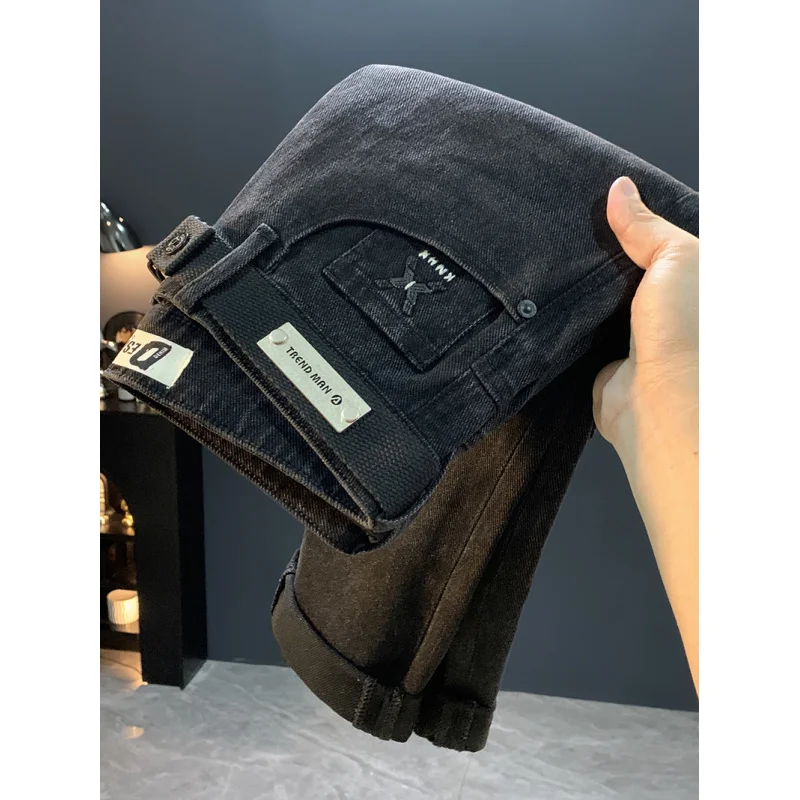 جينز أسود للرجال 2025 خريف جديد ملابس للرجال الراقية العلامة التجارية العصرية القدم الصغيرة عادية مطاطا بنطال ملاصق للجسم
