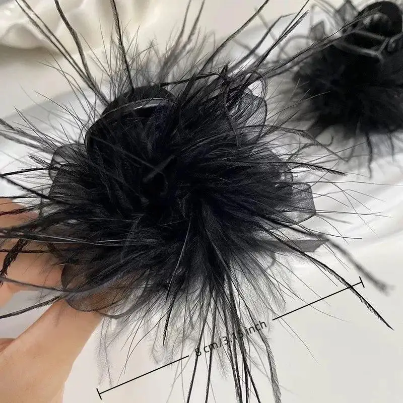 

Elegant Feather Oversized Hair Claw For Women Girls Stylish Multi‑use Shark Clip Exquisite Hair Accessory Gifts