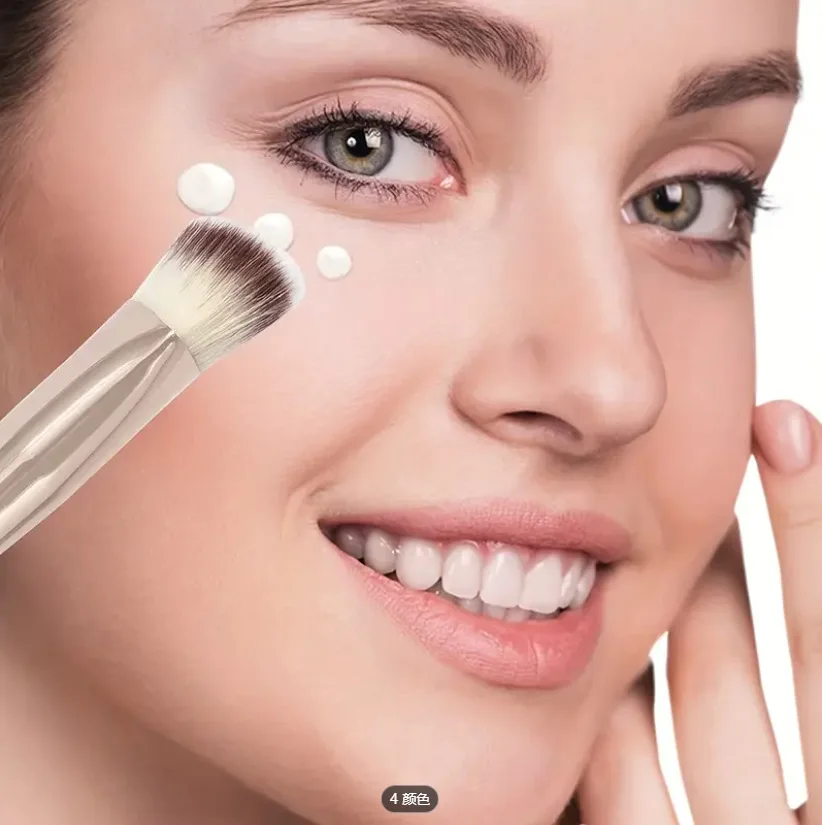 파우더 브러쉬, 블러쉬 브러쉬, 컨실러 브러쉬 및 기타 전문 메이크업 도구를 포함한 5피스 양면 메이크업 브러쉬 세트입니다.