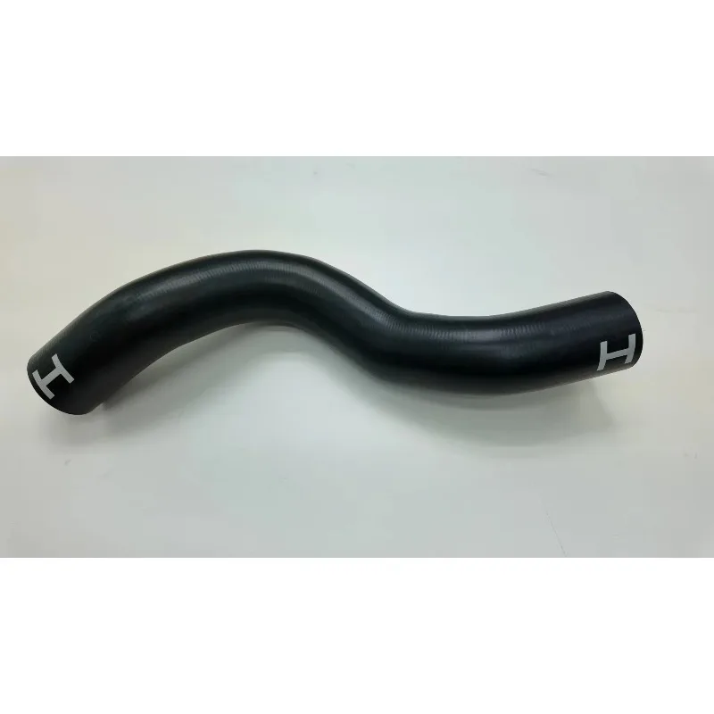 16572-51030  1657251030  Water Tank Radiator Hose for Toyota  Land Cruiser 4.5T 2007 2008 2009 2010 2011 2012 2013 2014- 2021