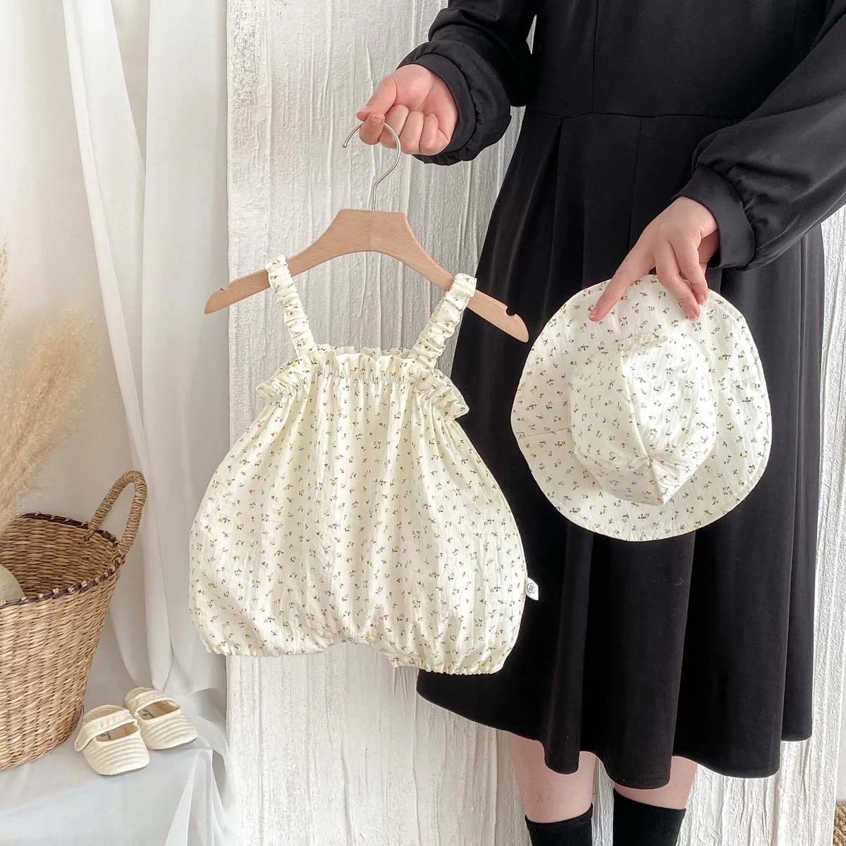 Estilo coreano verão bebê menina alça fina floral macacão chapéu, bebê menina moda cinta macacão, muito adequado para viagens wear
