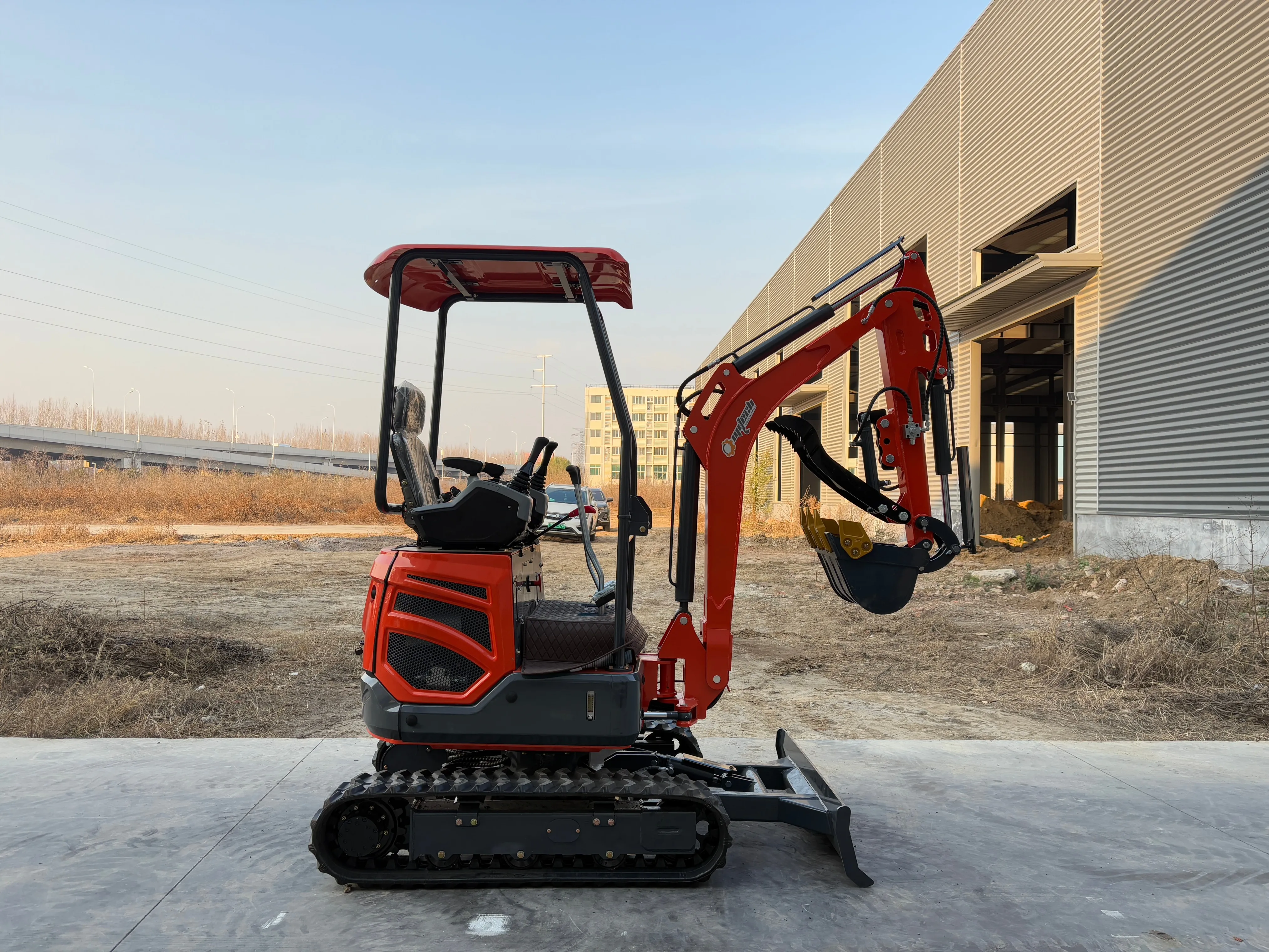 

Индивидуальный мини-экскаватор, сельскохозяйственный малый экскаватор, гусеничный экскаватор, небольшой экскаватор с наклонным ковшом для продажи