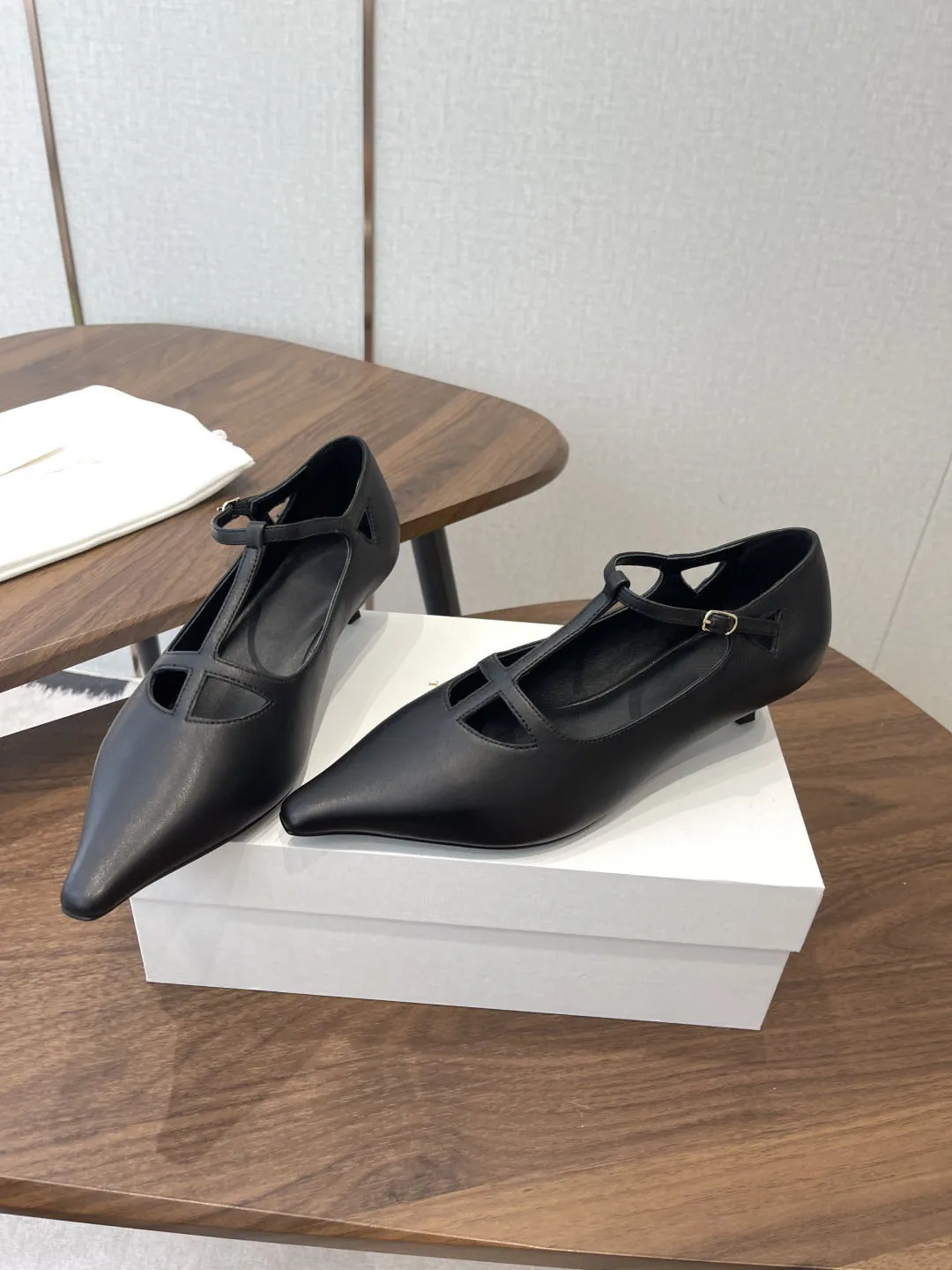Picture 4: Women's Leather Pumps Kitten Heel T-strap Design Shoes