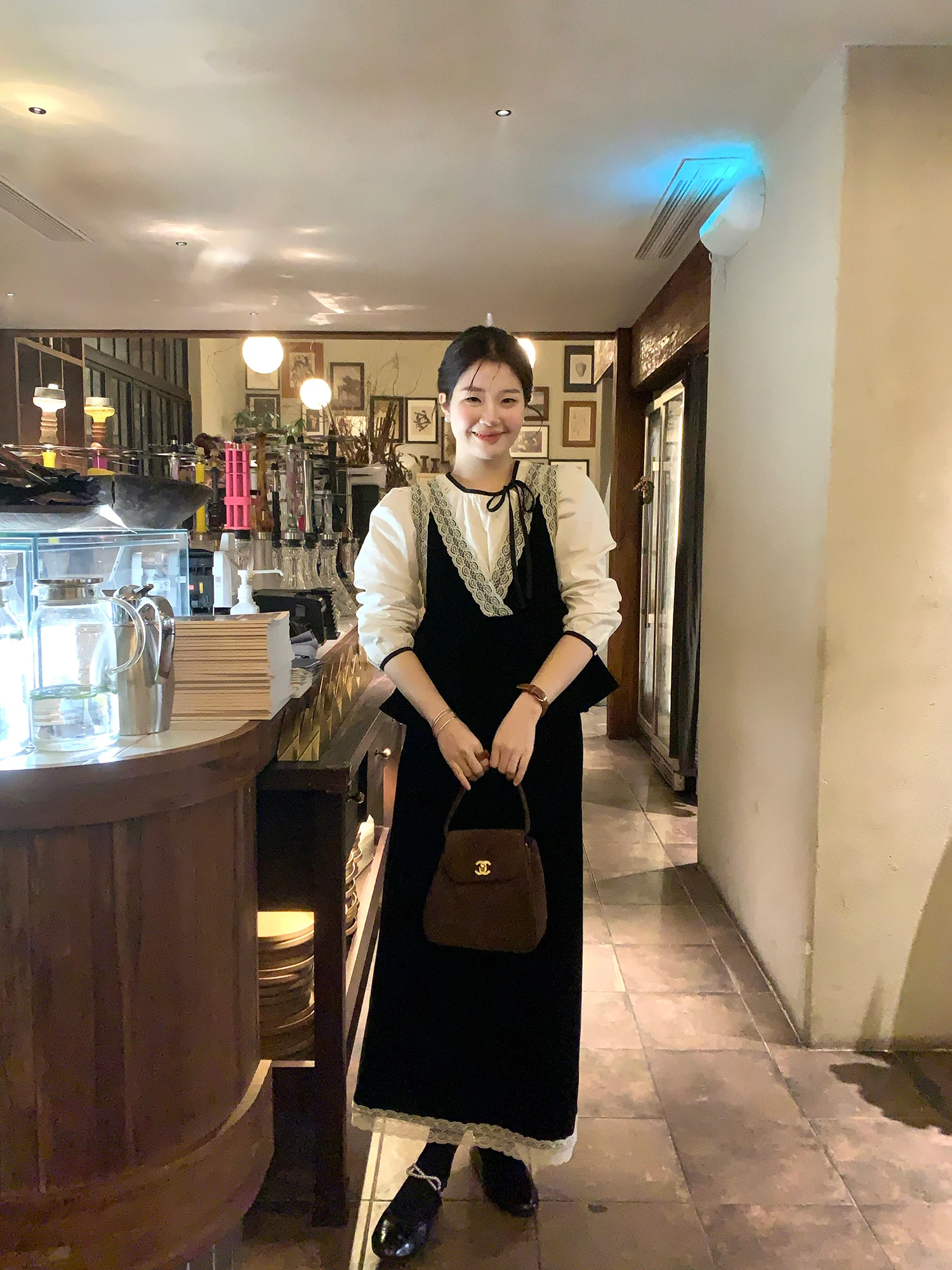 

Корейский стильный комплект из бархатного жилета с кружевными вставками и юбки, модный элегантный комплект для женщин: юбка средней длины, длинный рукав, круглый вырез