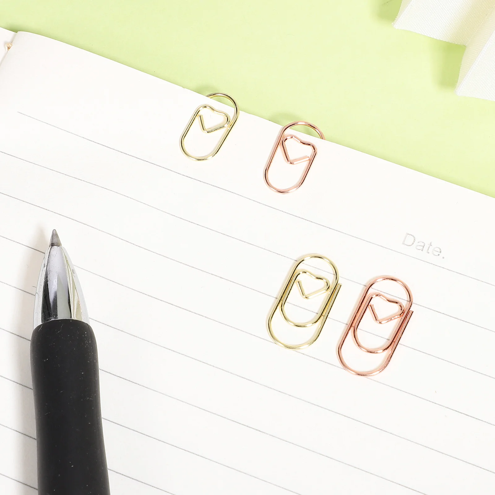 

400Pcs Creative Heart Shaped Paper Clips Metal Smooth Finish Office Supplies for Organizing Notes Memos Tickets Files