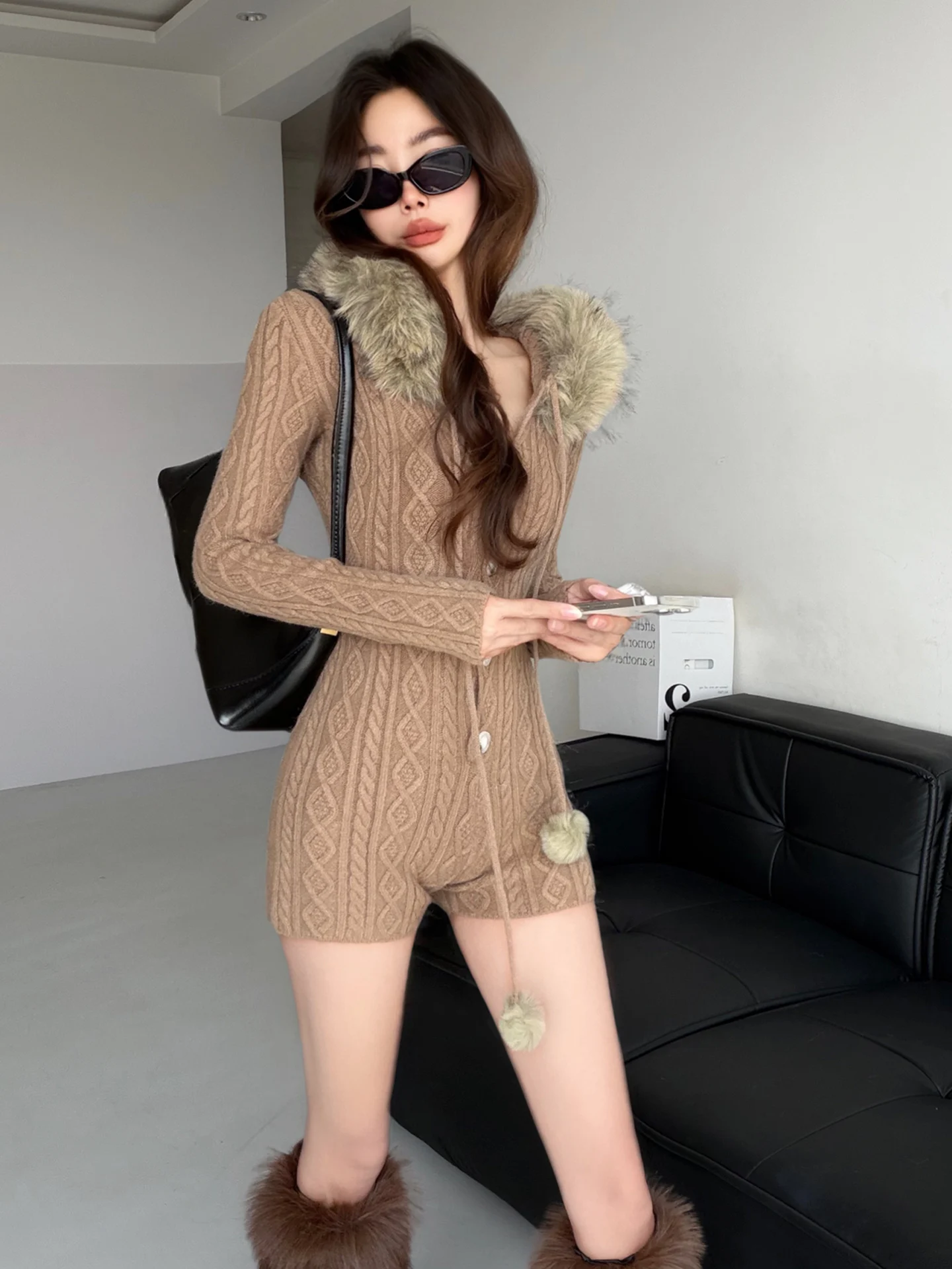 

Женский вязаный комбинезон с высокой талией и шапкой, осенне-зимний, утягивающий, с короткими брюками, в стиле Spicy Girl, для повседневной носки, прямой крой