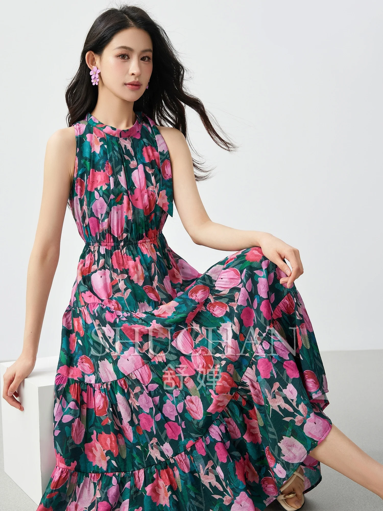 

French Neck-mounted Retro Romantic Rose Printed Sleeveless Temperament Summer Dress Dress